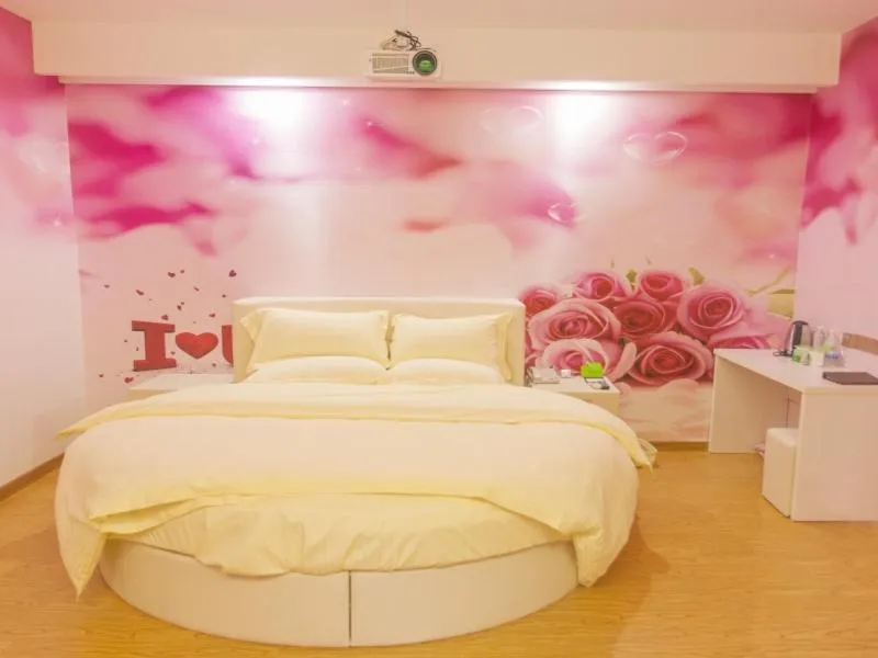 Bed in Vatica JiangSu Wuxi Xibei Canal Metro Station Huilv Road Hotel