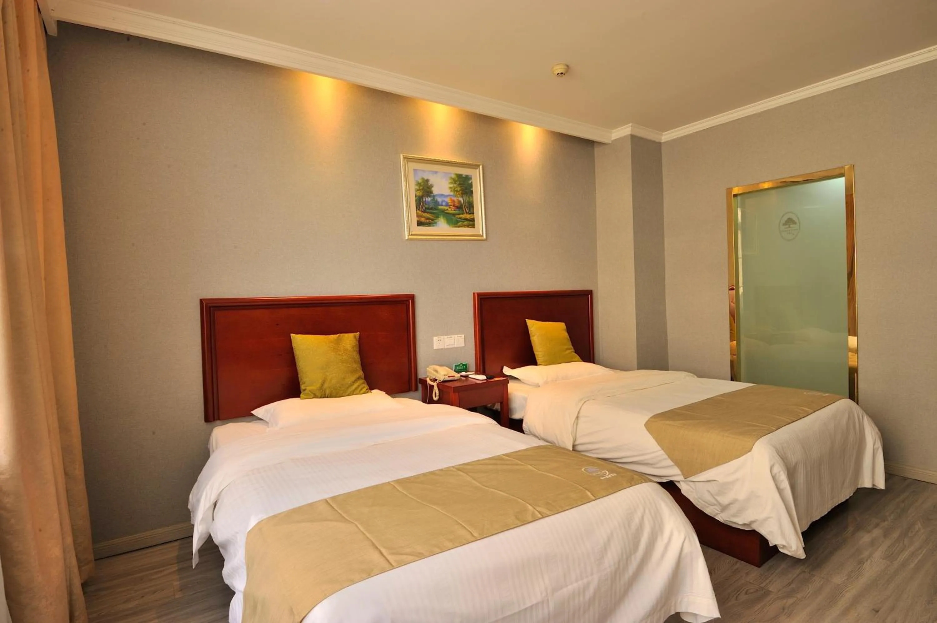 Bed in GreenTree Alliance JiangSu SuZhou Industrial Park LianFeng Plaza Hotel