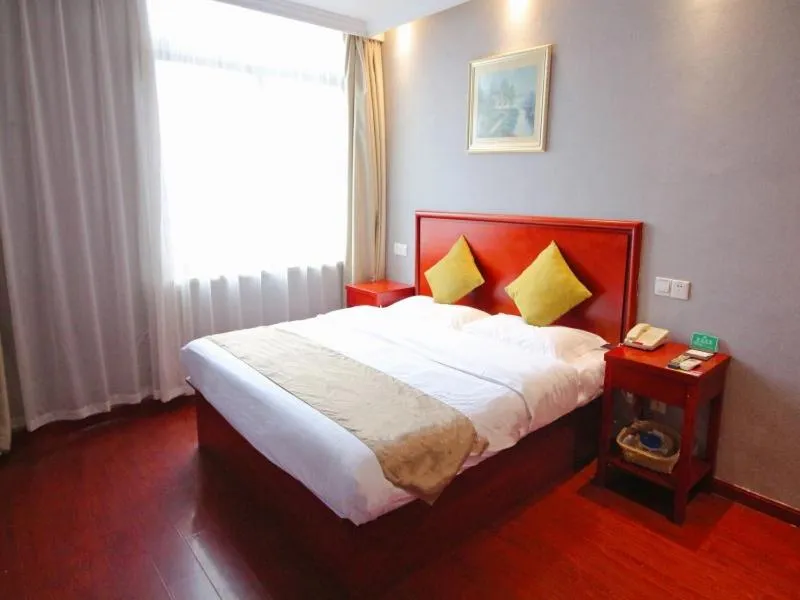 Bed in GreenTree Alliance JiangSu SuZhou Industrial Park LianFeng Plaza Hotel