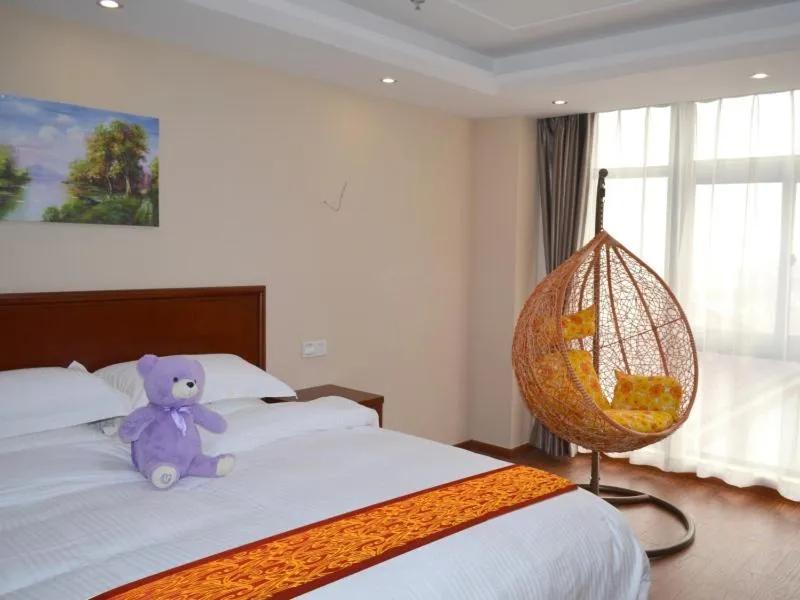 Bed in GreenTree Inn JiangSu NanTong BaiDian Town XiuShuiYuan Express Hotel