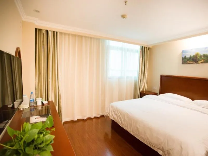 Bed in GreenTree Inn JIangSu XuZhou PeiXian Bus Station TangMu Road Business Hotel