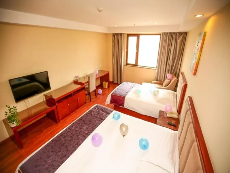 Bed in GreenTree Inn Shandong Qingdao Wuyishan Road Jiashike Shopping center Business Hotel