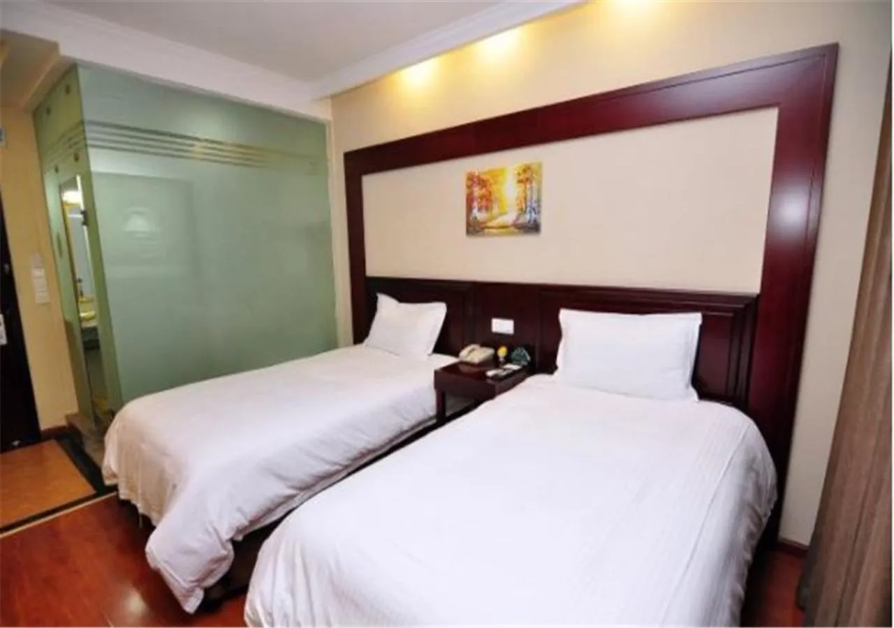 Bed in GreenTree Inn Yunnan Kunming Chenggong University City Shilin Street Express Hotel