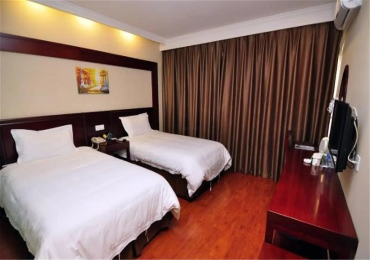 Photo of the whole room, Bed in GreenTree Inn Yunnan Kunming Chenggong University City Shilin Street Express Hotel