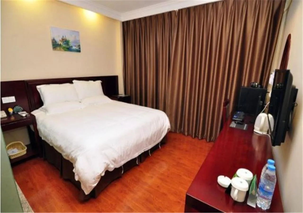 Bed in GreenTree Inn Yunnan Kunming Chenggong University City Shilin Street Express Hotel