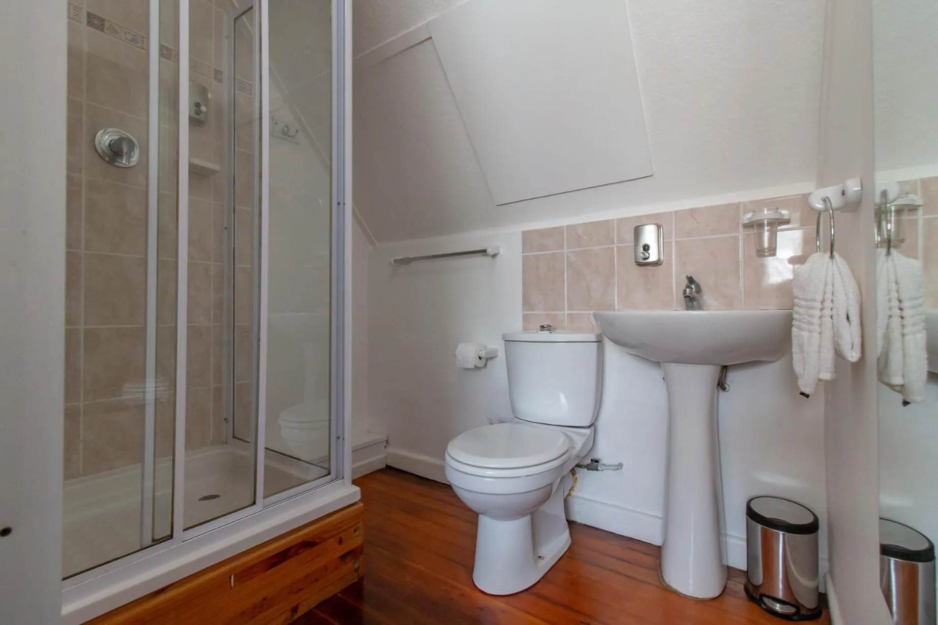 Shower in TwentyFour 17 Inn