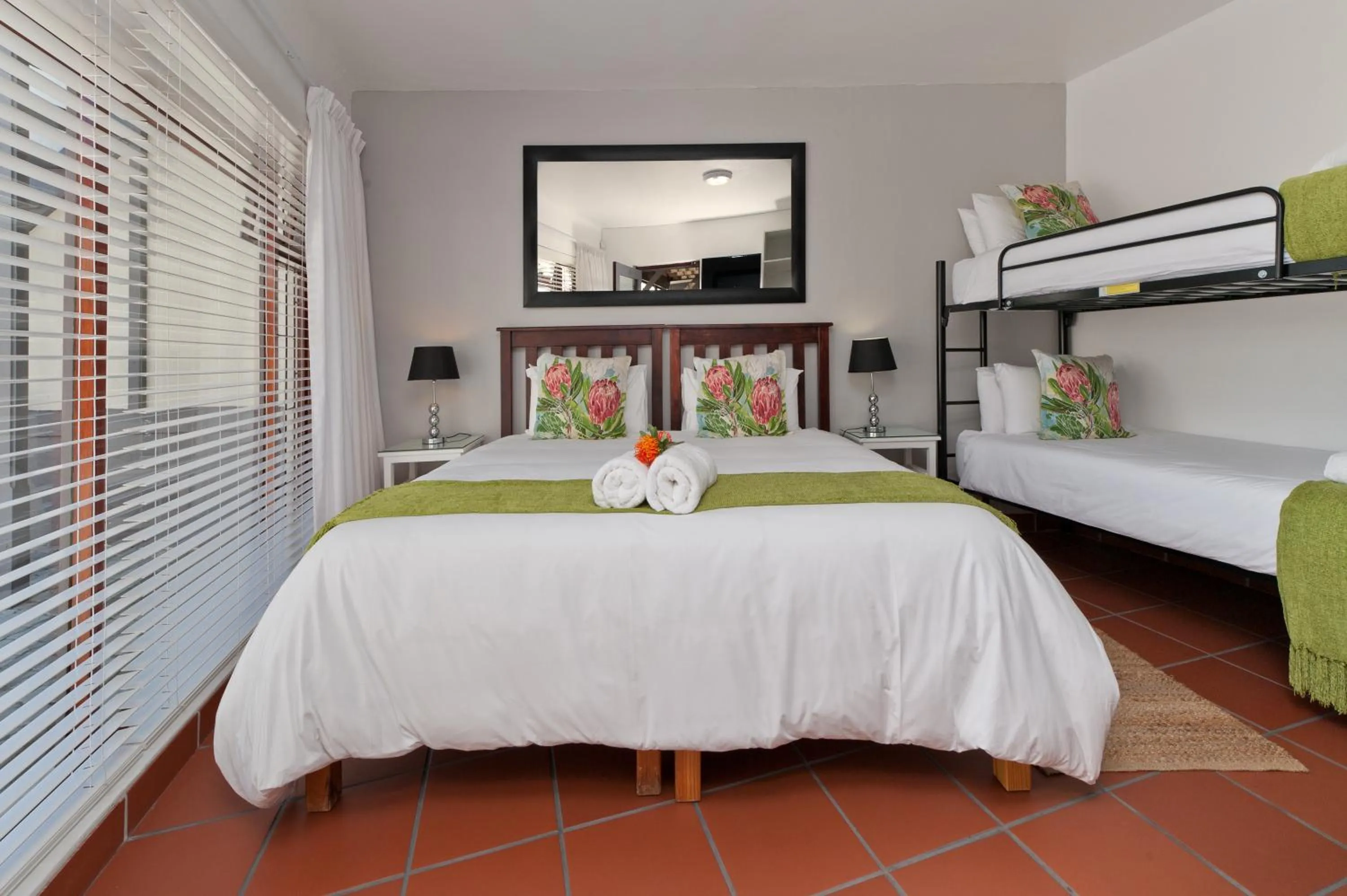 Bed in TwentyFour 17 Inn