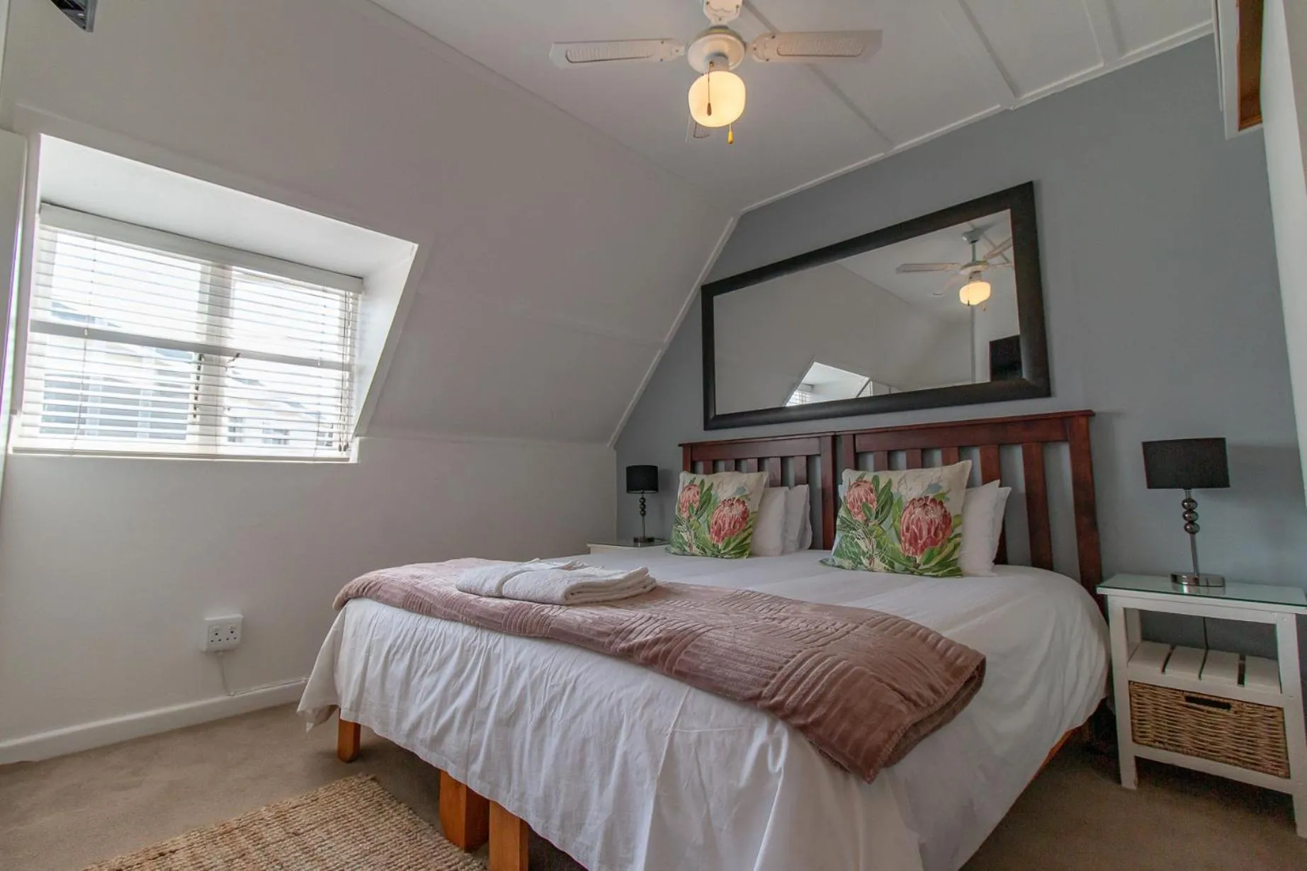 TV and multimedia, Bed in TwentyFour 17 Inn