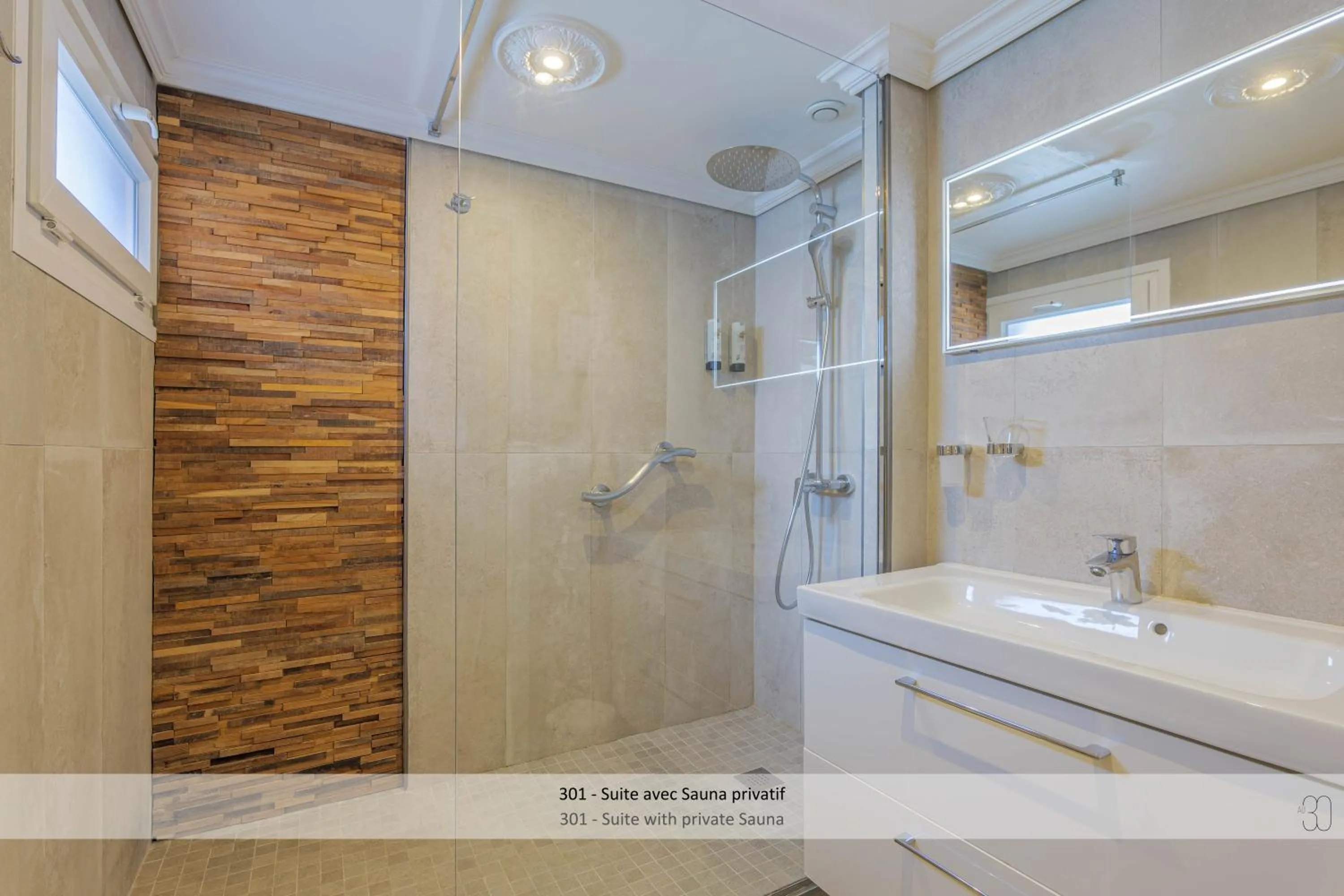 Shower in Au 30 Lille Centre Grand Palais