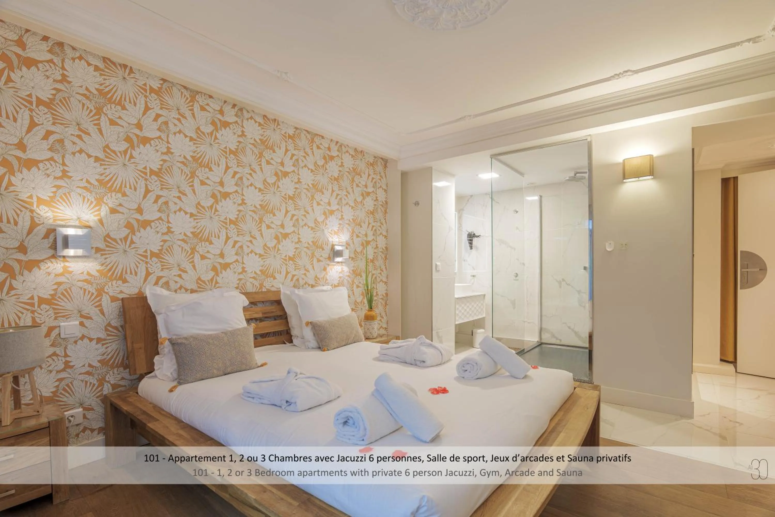 Bathroom, Bed in Au 30 Lille Centre Grand Palais