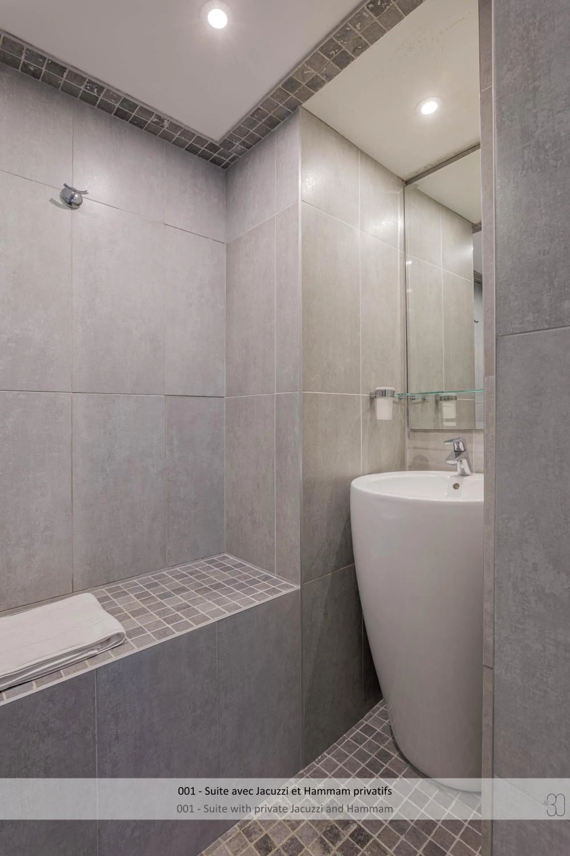 Bathroom in Au 30 Lille Centre Grand Palais