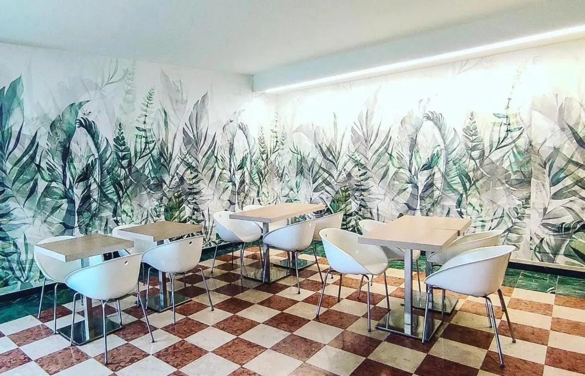 Communal lounge/ TV room in Hotel Residence Zodiaco