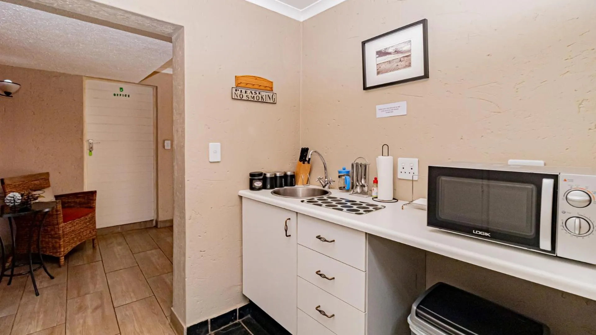 Kitchen or kitchenette in B&B on 8th Avenue