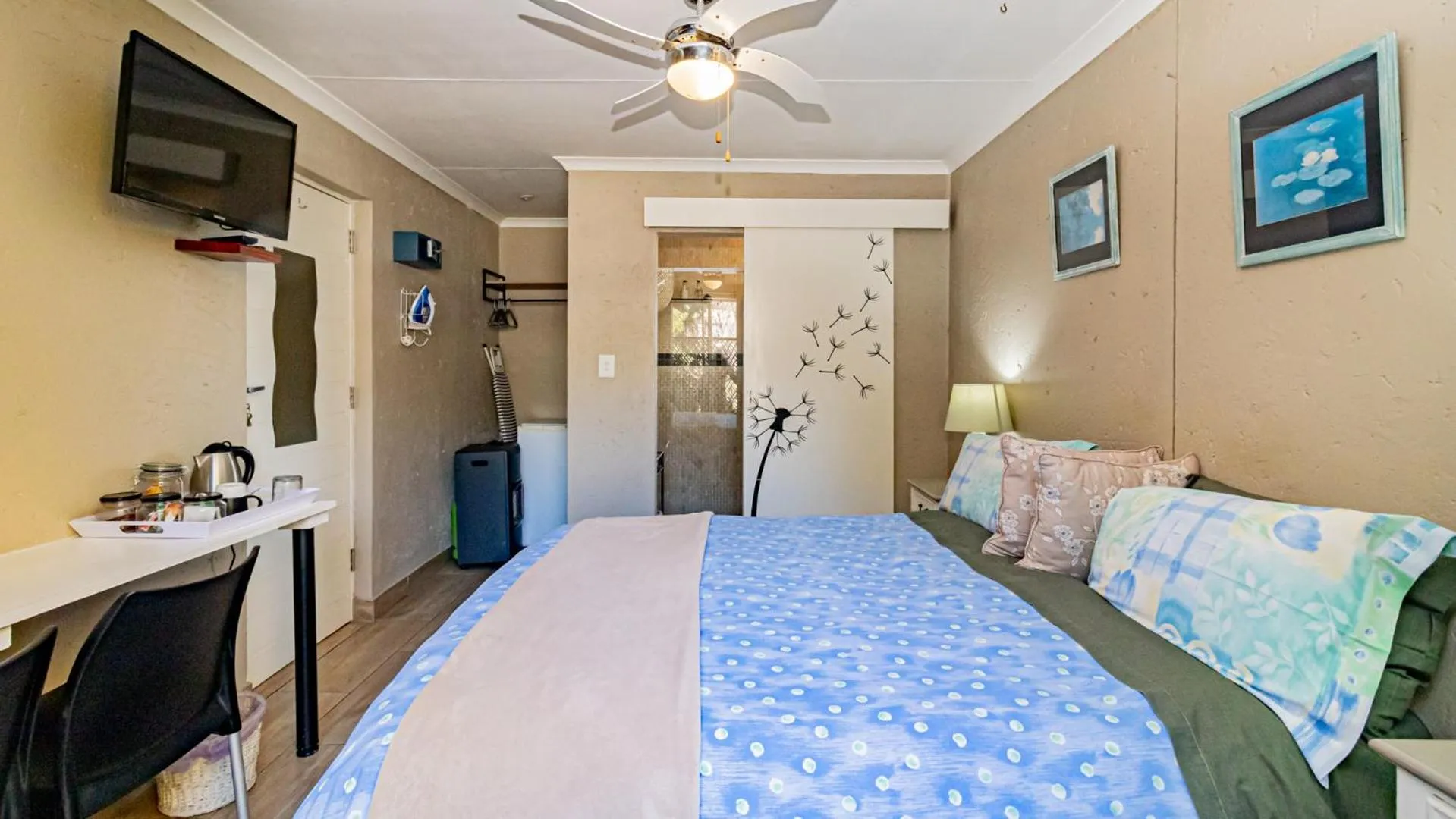 Bedroom, Bed in B&B on 8th Avenue