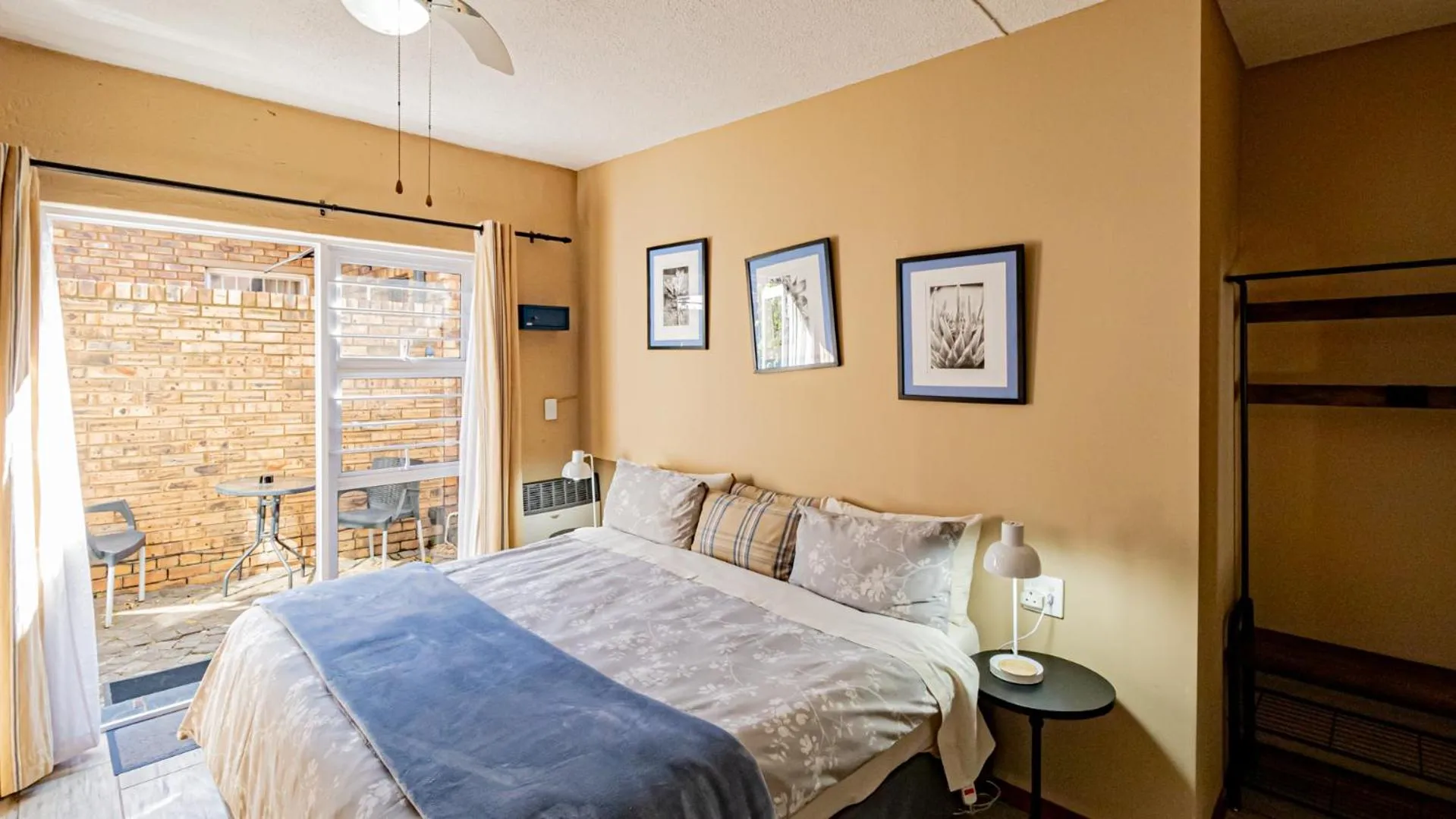 Bedroom, Bed in B&B on 8th Avenue