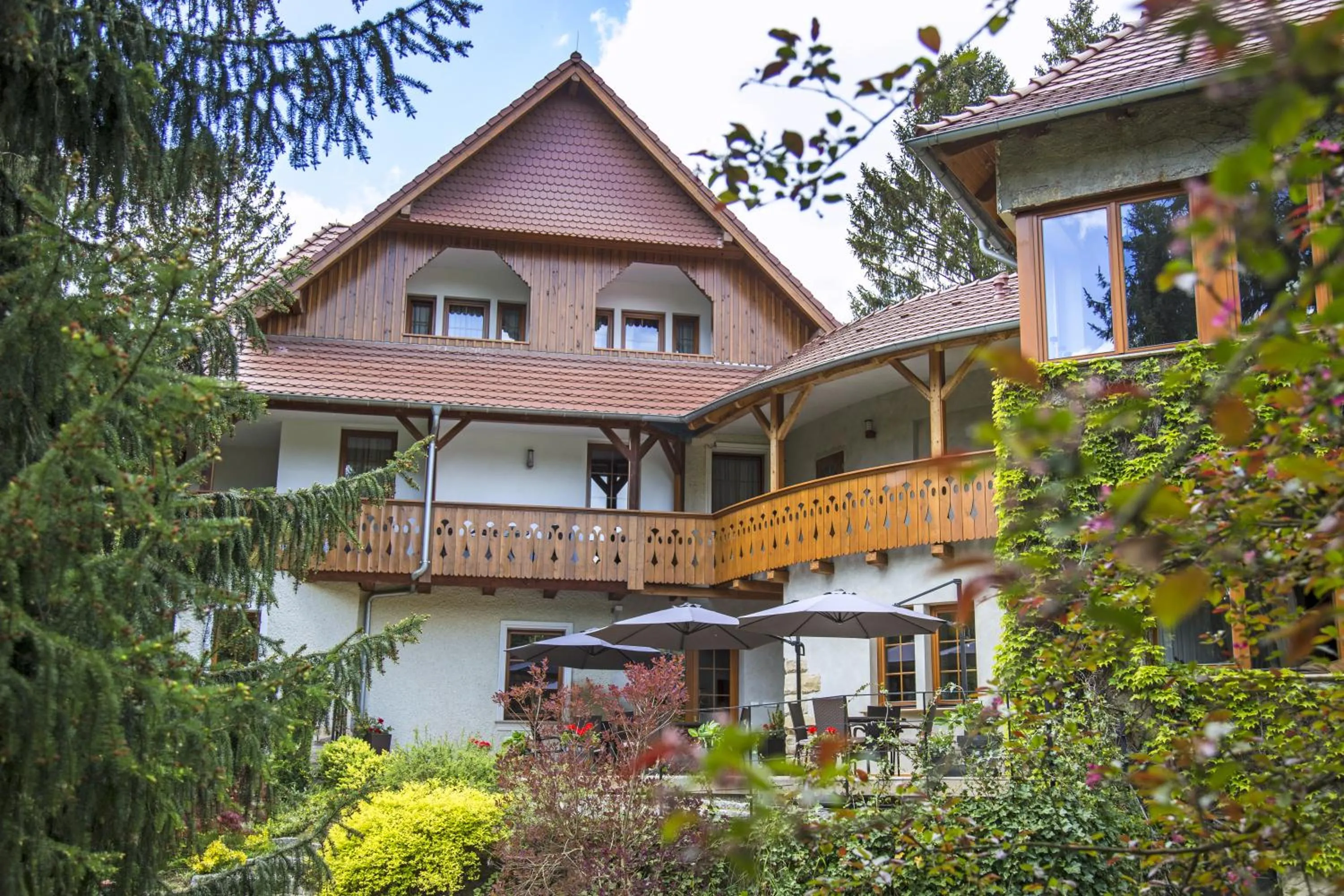 Property building in Willa Zameczek