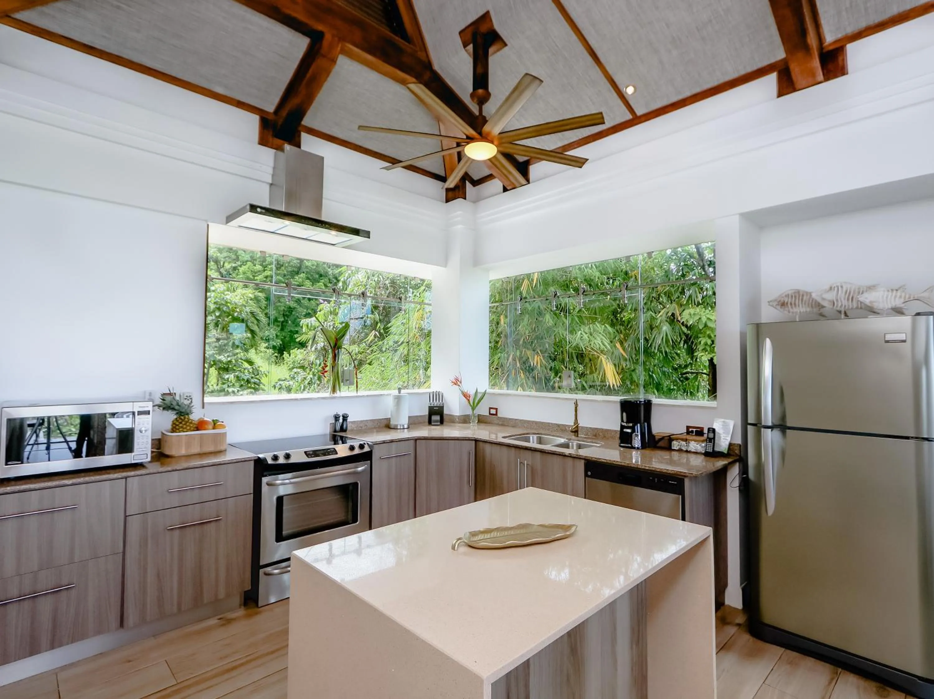 Kitchen or kitchenette in Tulemar Resort