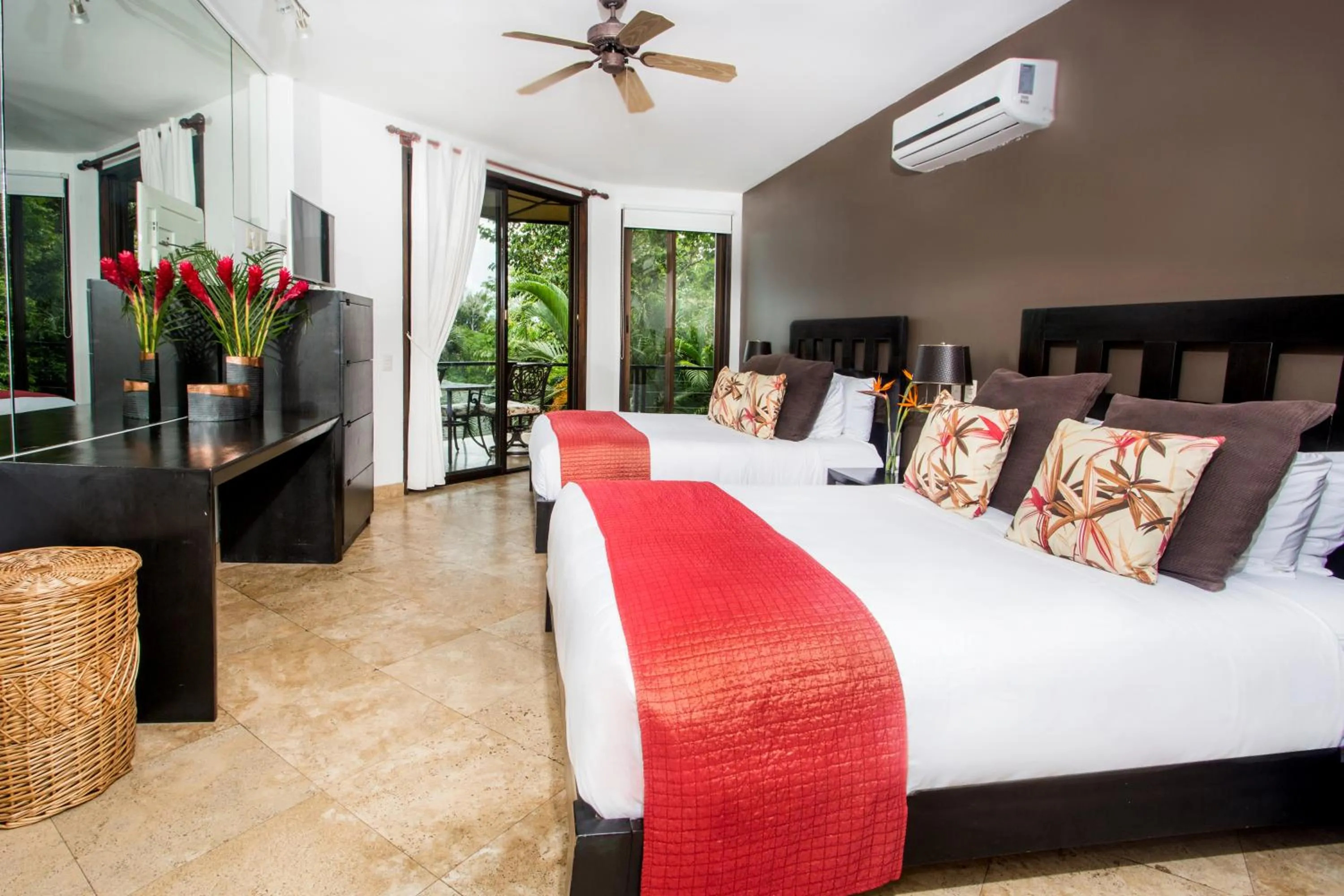 Bedroom, Bed in Tulemar Resort