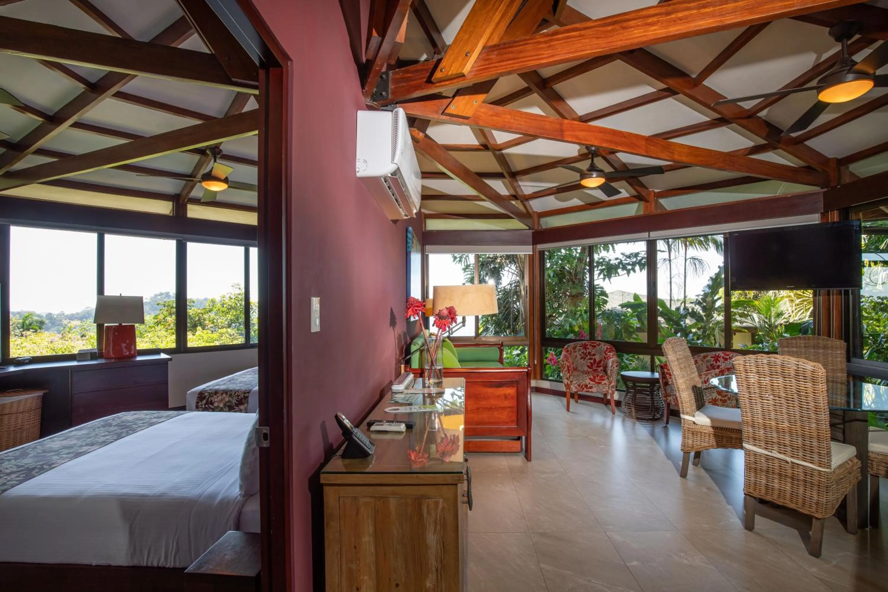 Living room, Bed in Tulemar Resort