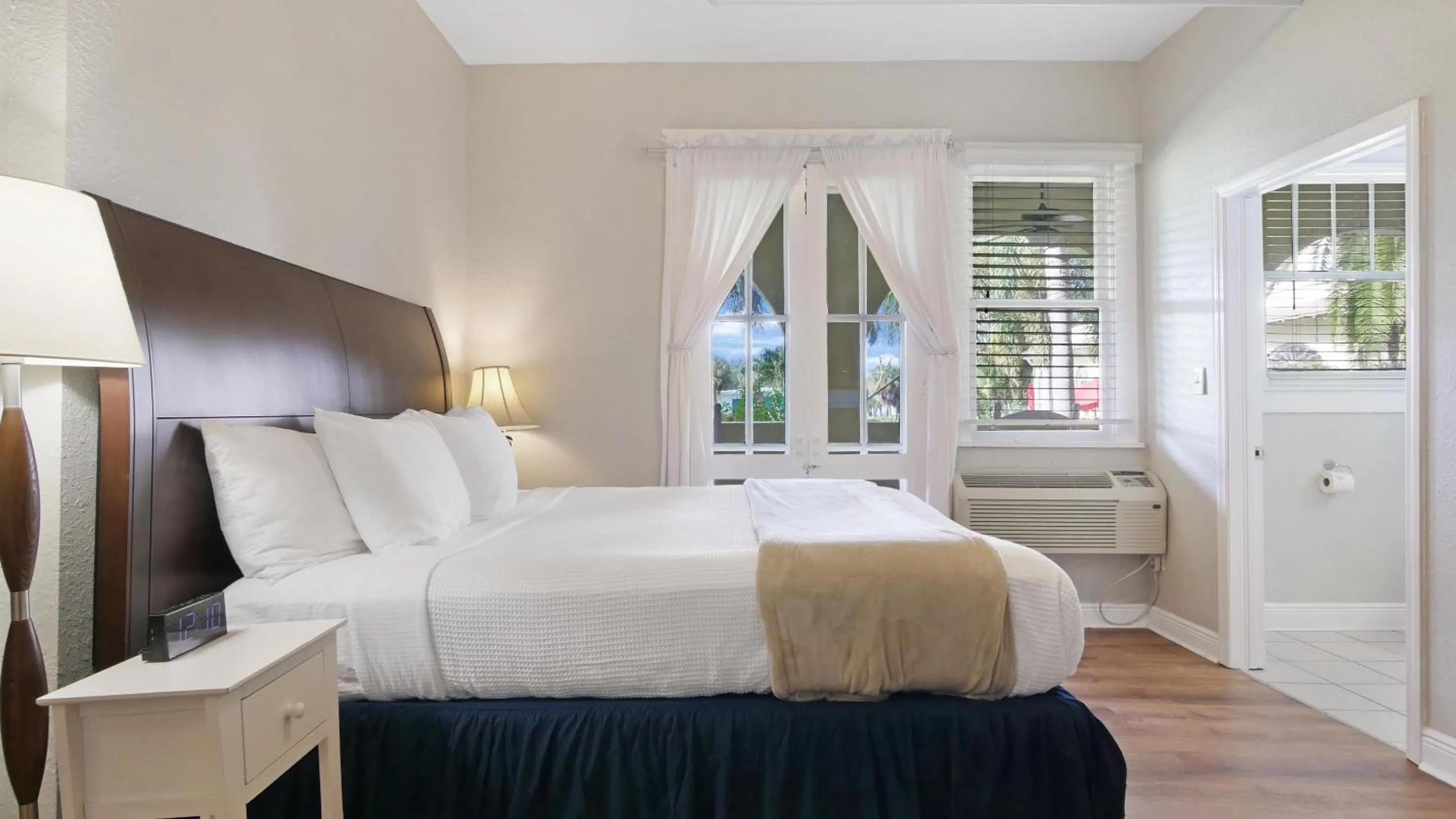 View (from property/room), Bed in Crystal Bay Historic Hotel