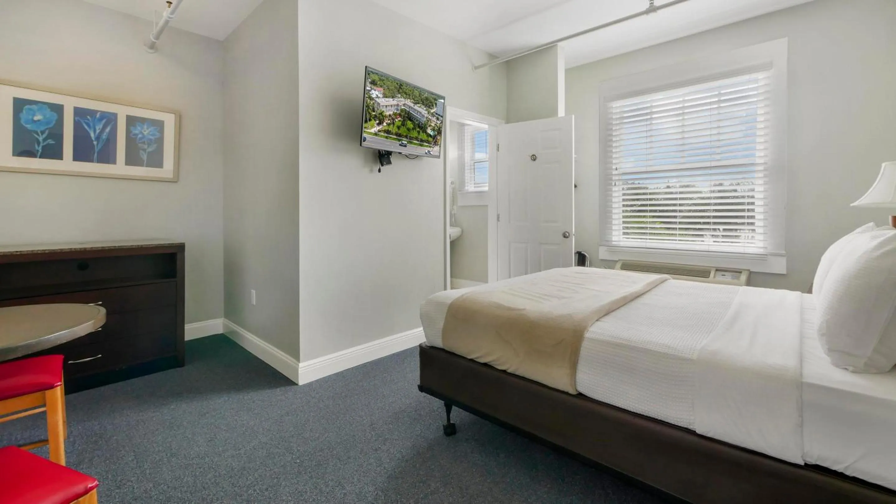 View (from property/room), Bed in Crystal Bay Historic Hotel