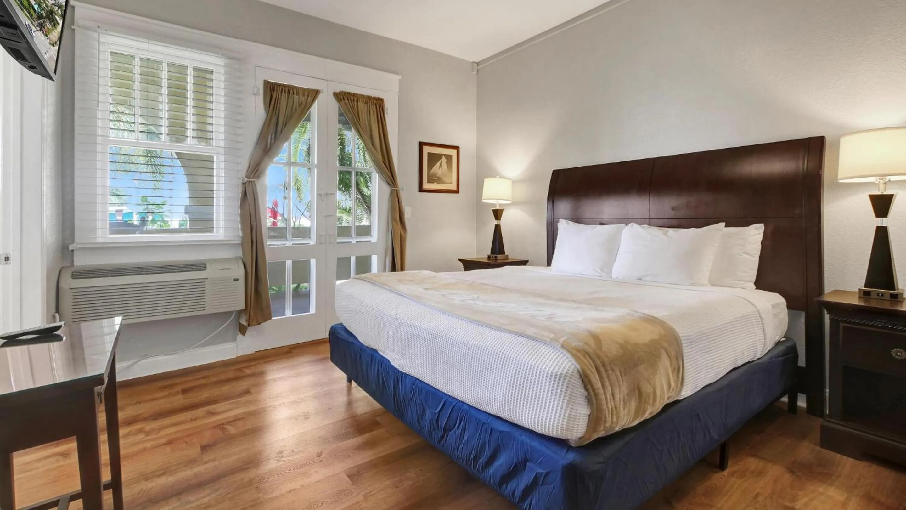 View (from property/room), Bed in Crystal Bay Historic Hotel