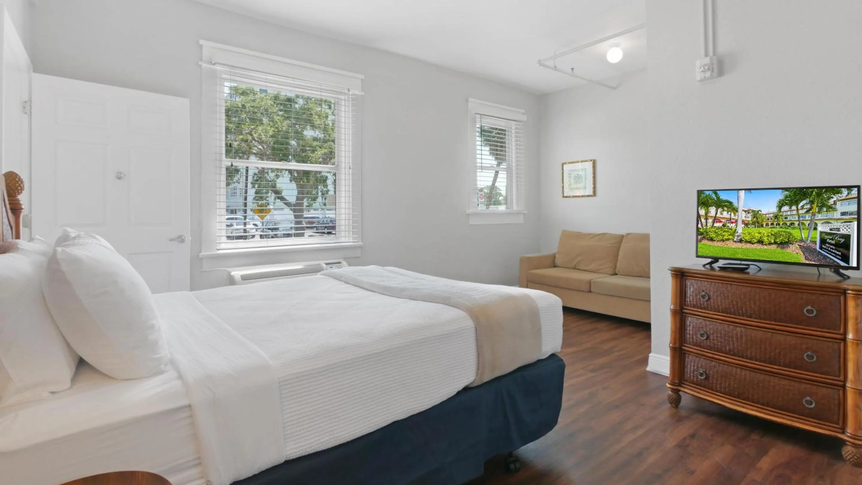 View (from property/room), Bed in Crystal Bay Historic Hotel