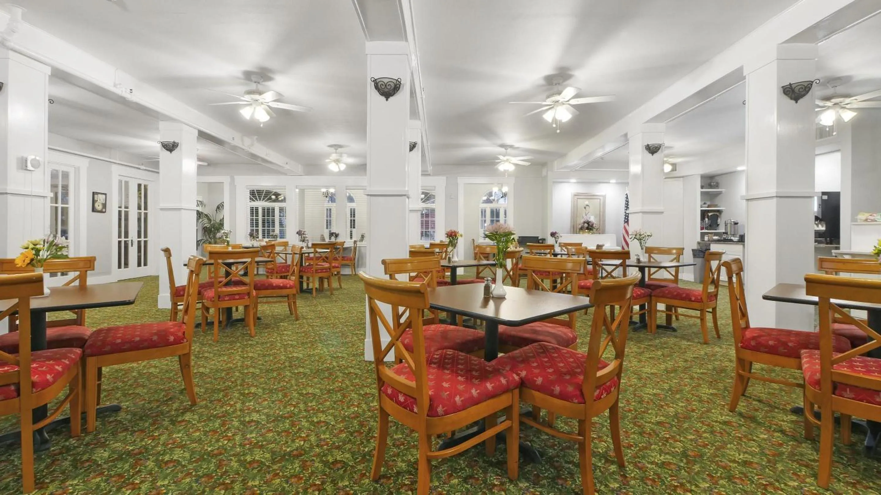 Dining area in Crystal Bay Historic Hotel