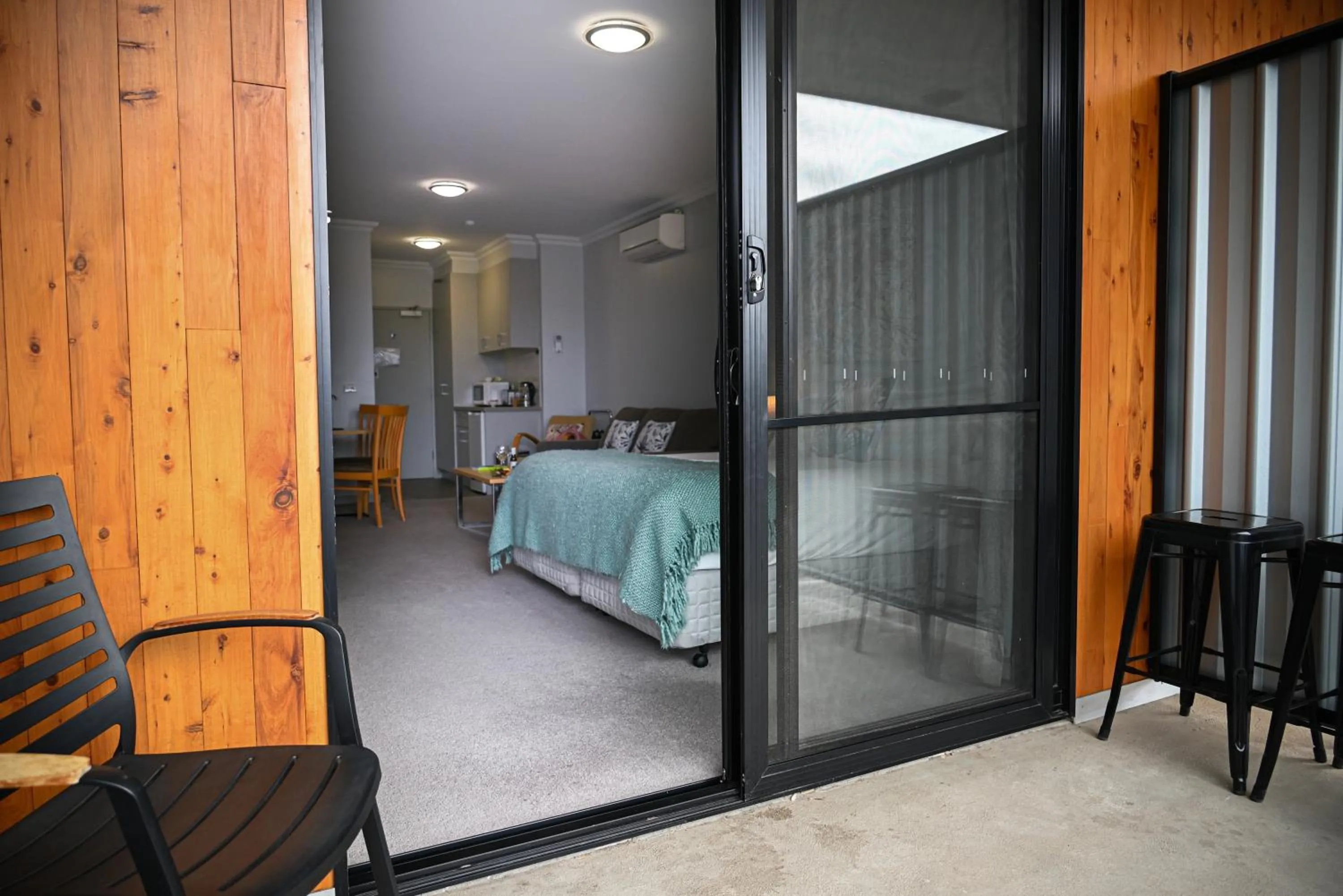 Balcony/Terrace, Bed in Mansfield Apartments