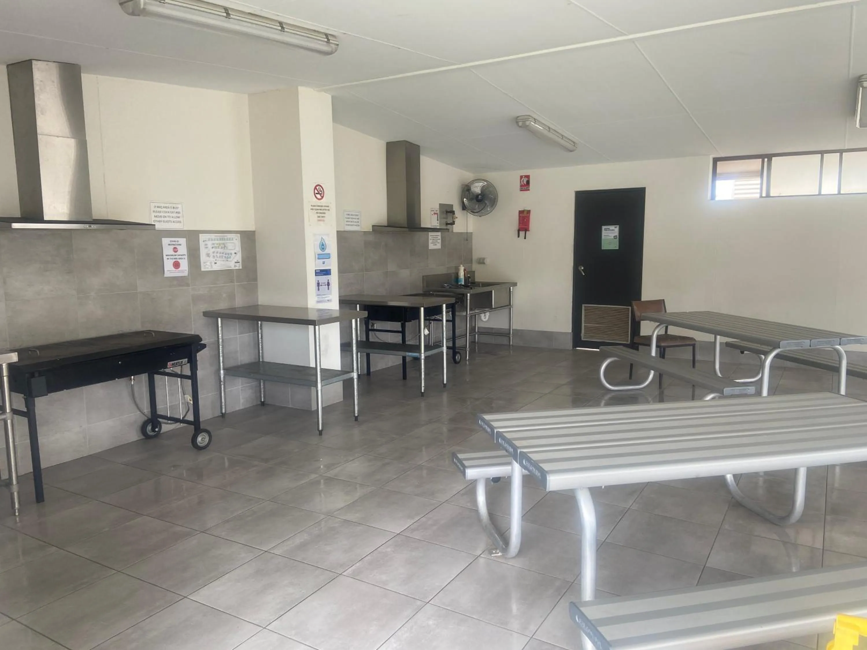 BBQ facilities in Riverside Cabin Park