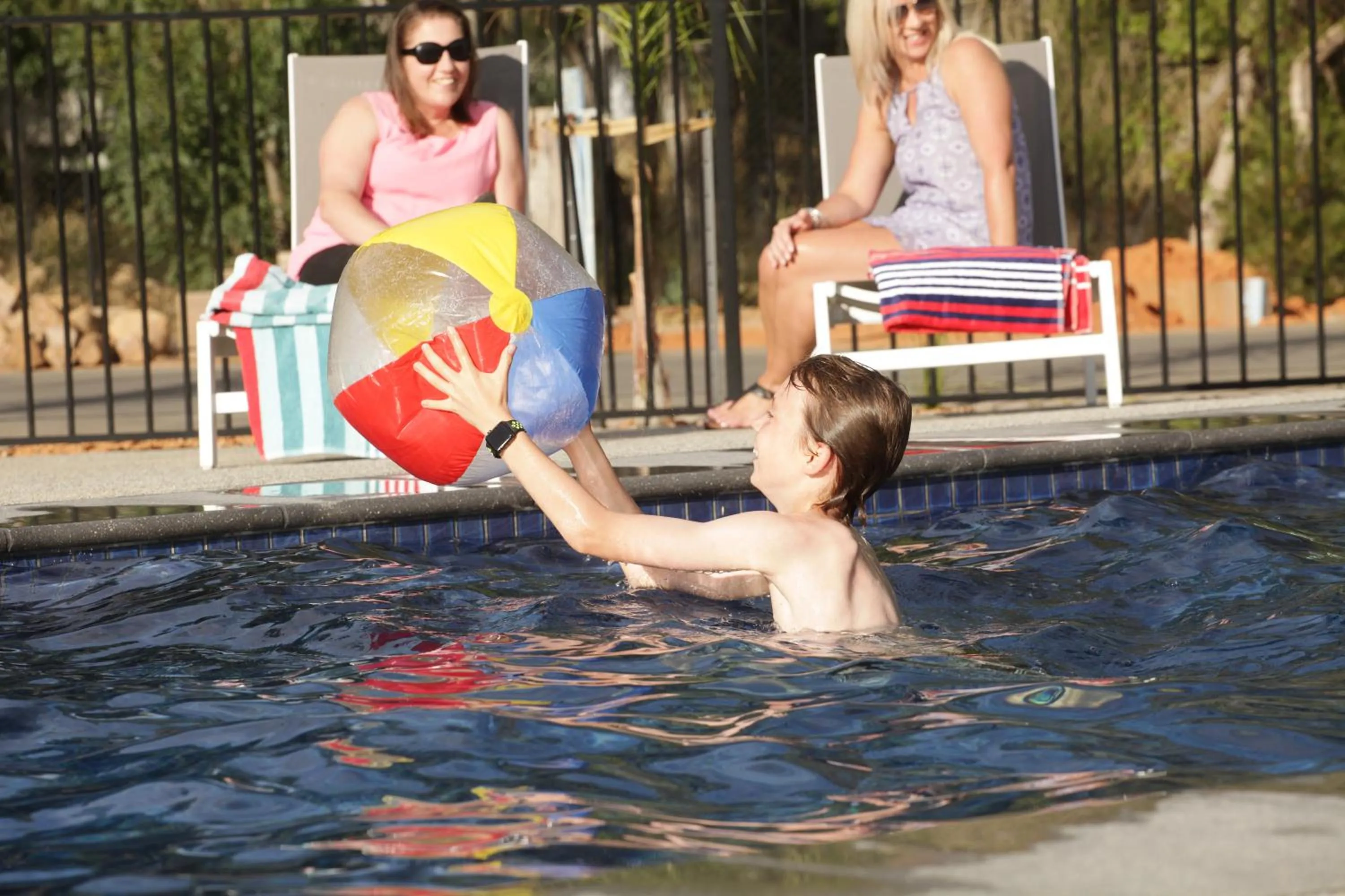 Swimming pool in Riverside Cabin Park
