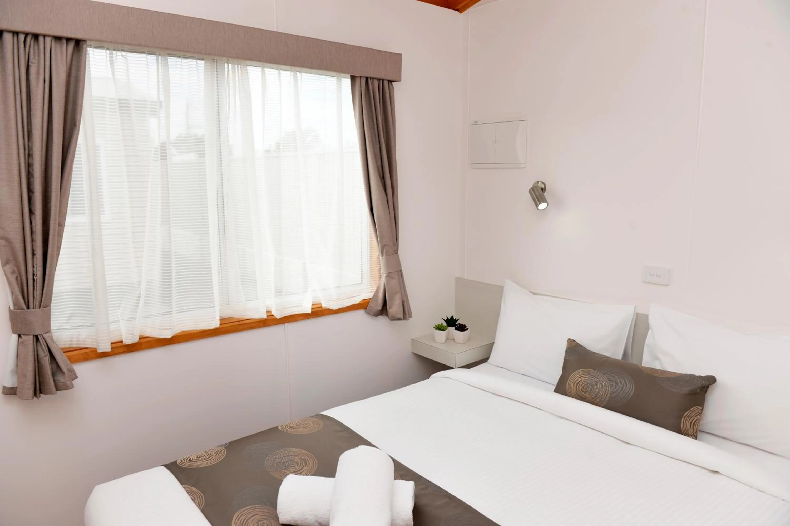 Bed in Riverside Cabin Park