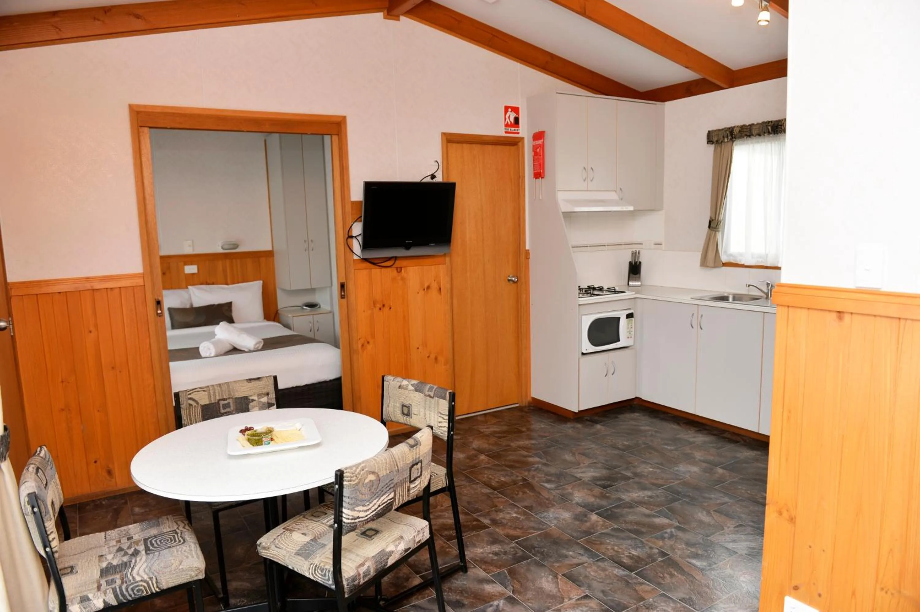 Dining area in Riverside Cabin Park