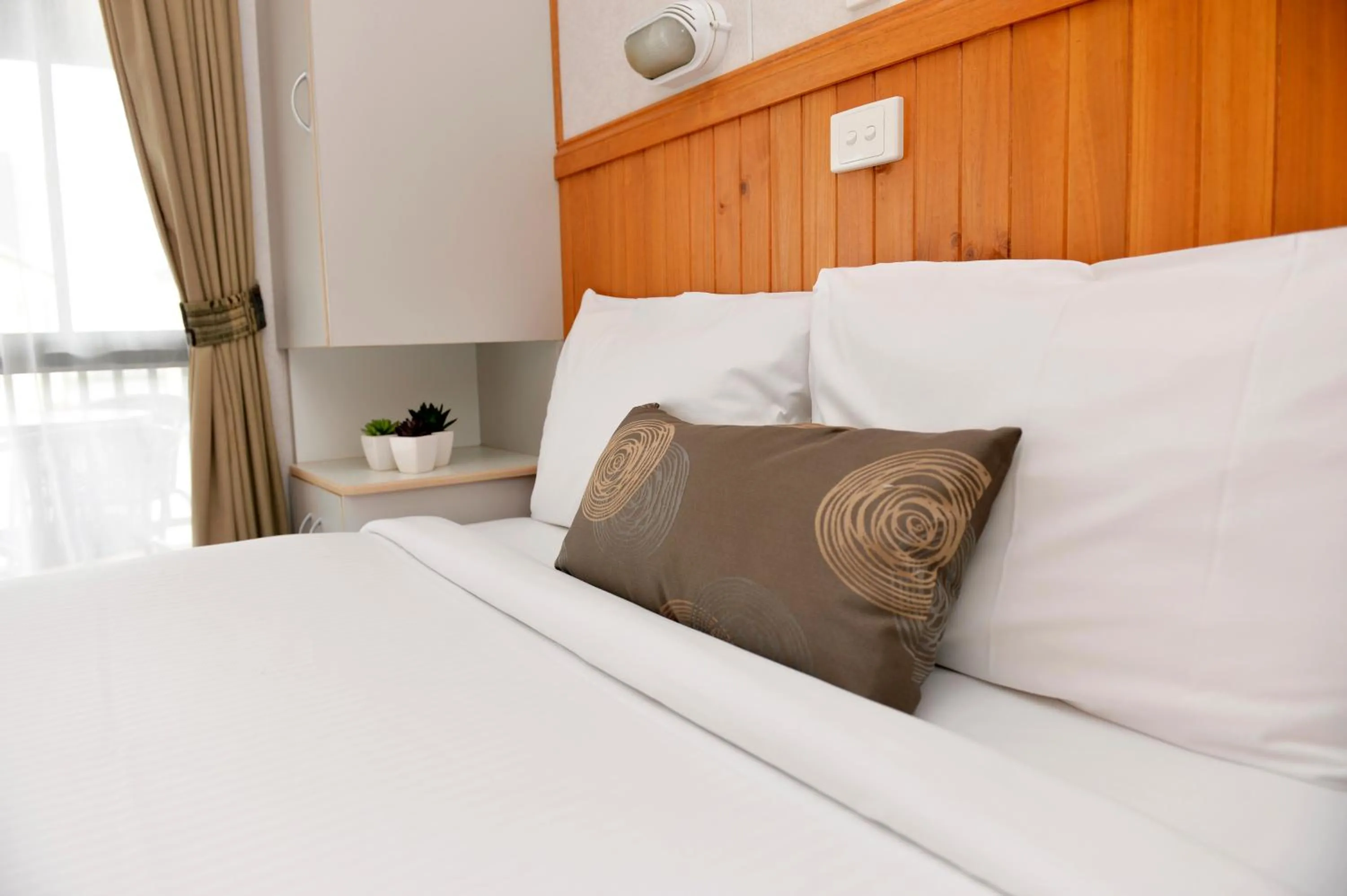 Bed in Riverside Cabin Park