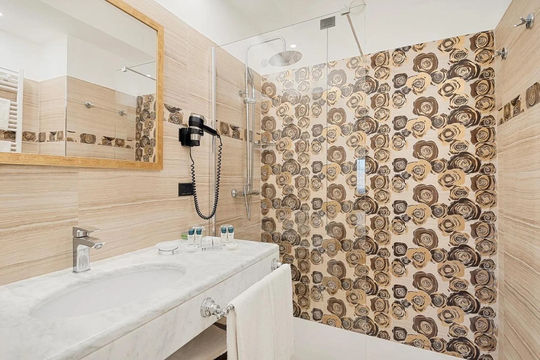 Shower in Hotel Excelsior