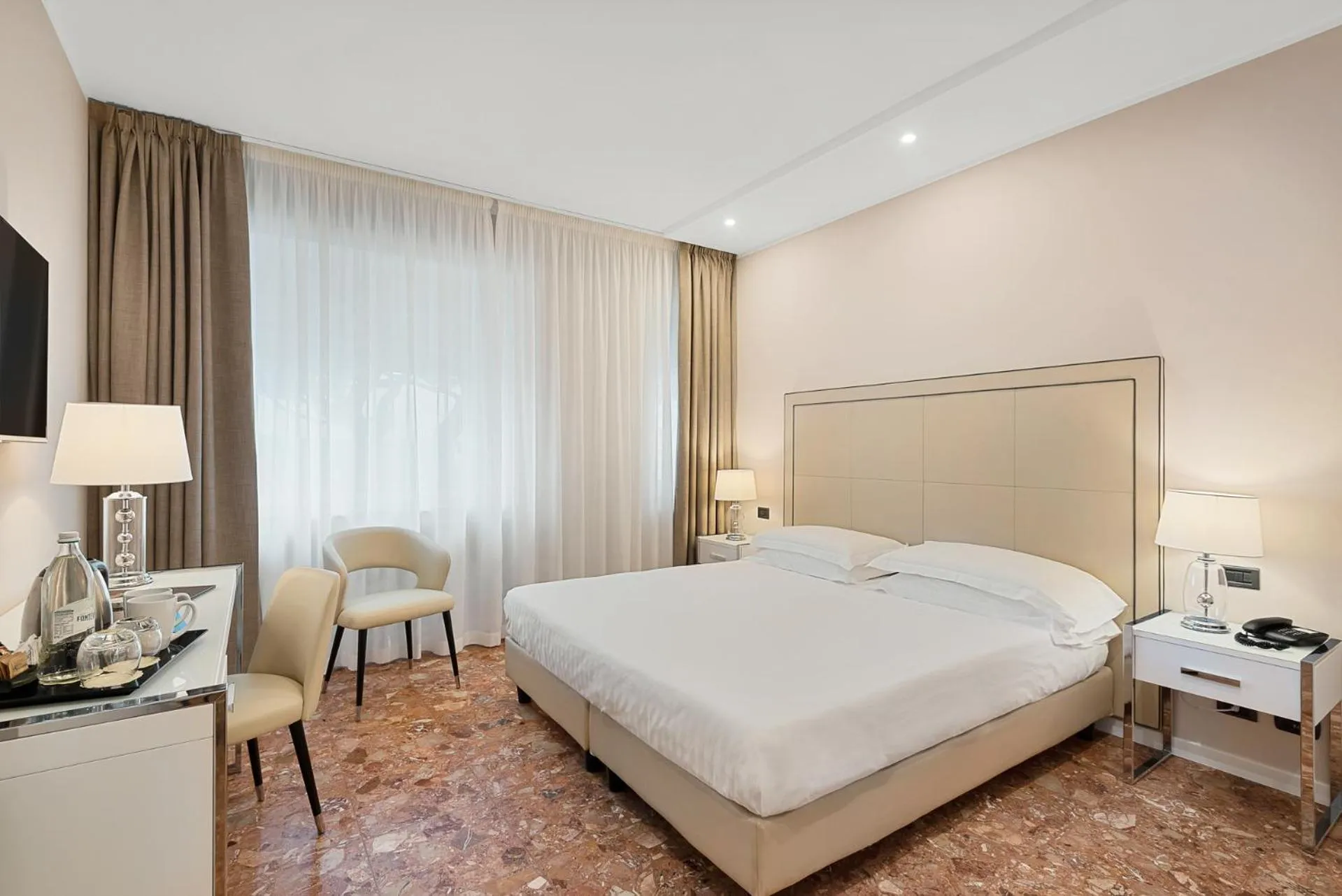 Bed in Hotel Excelsior