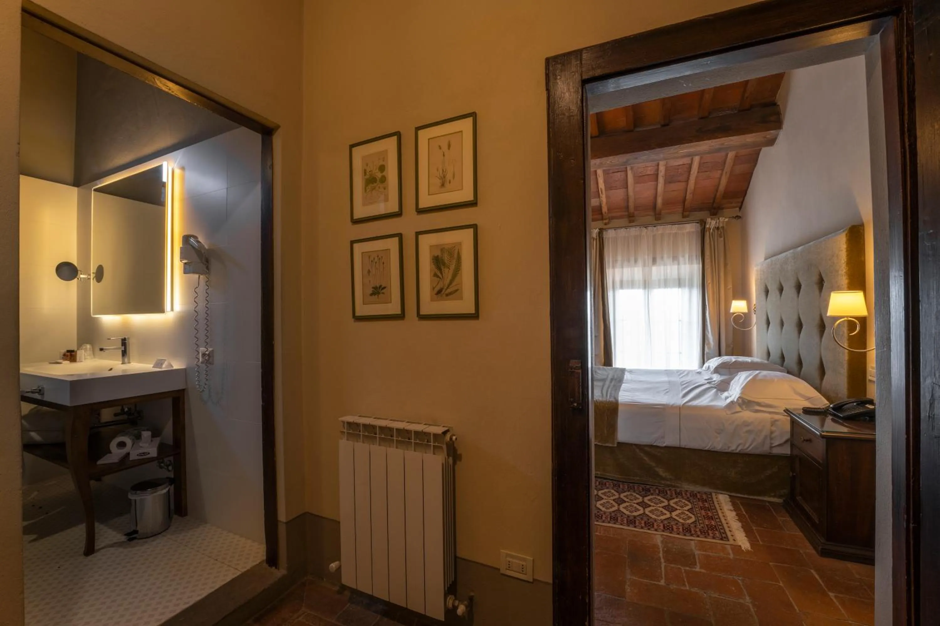 Photo of the whole room, Bed in Palazzo Leopoldo Dimora Storica & Spa