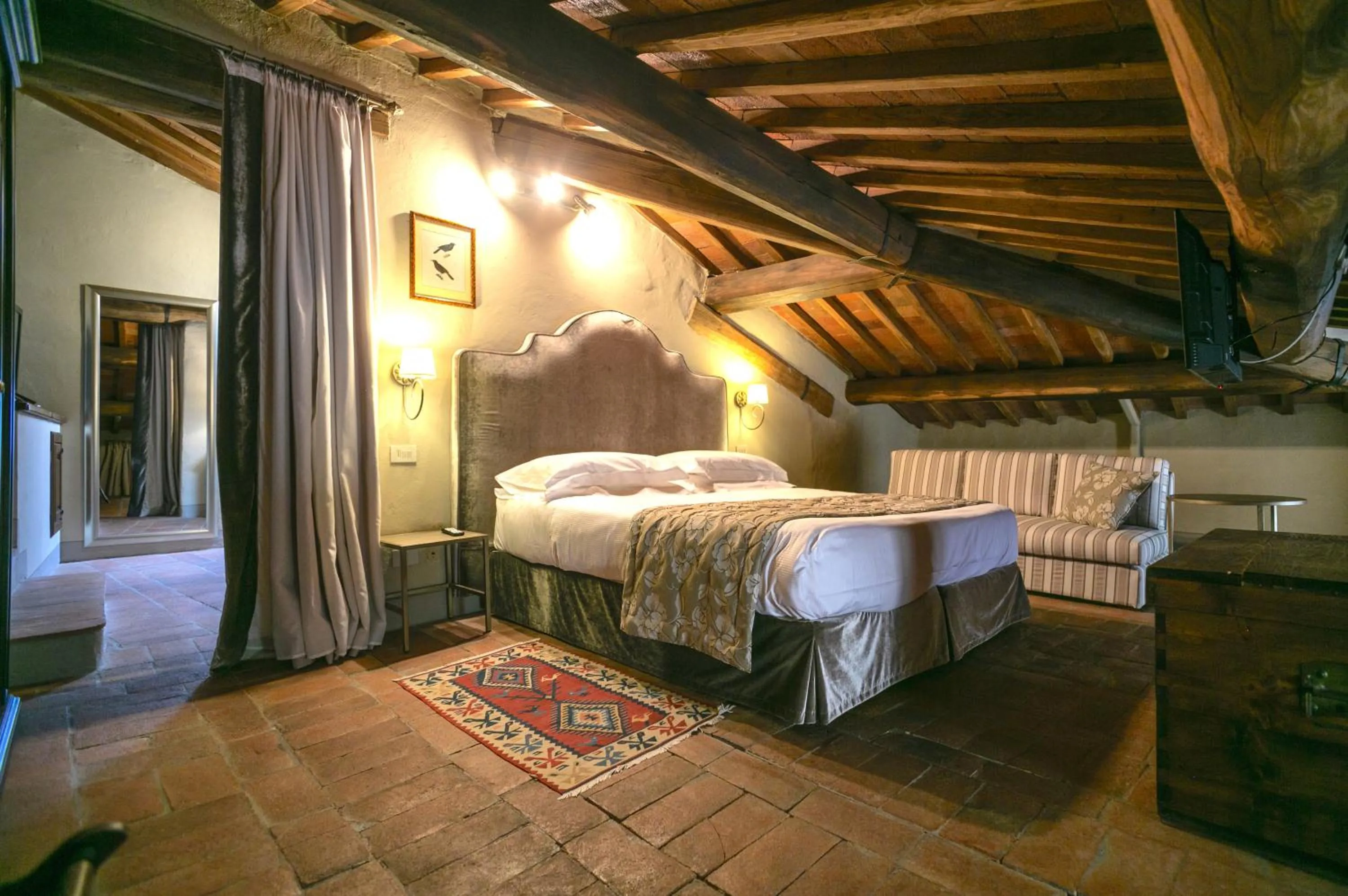 Photo of the whole room, Bed in Palazzo Leopoldo Dimora Storica & Spa