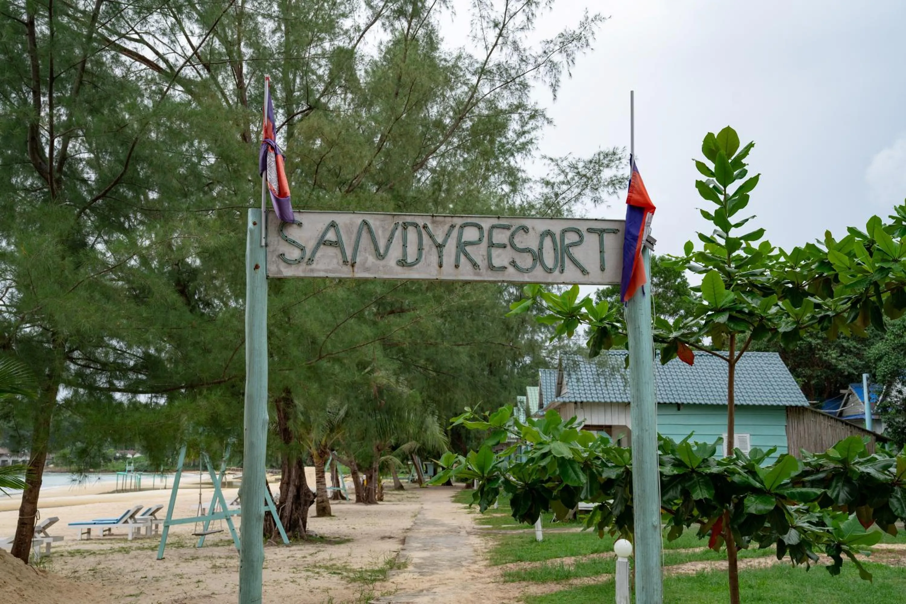 Facade/entrance in Sandy Beach Bungalows by EHM