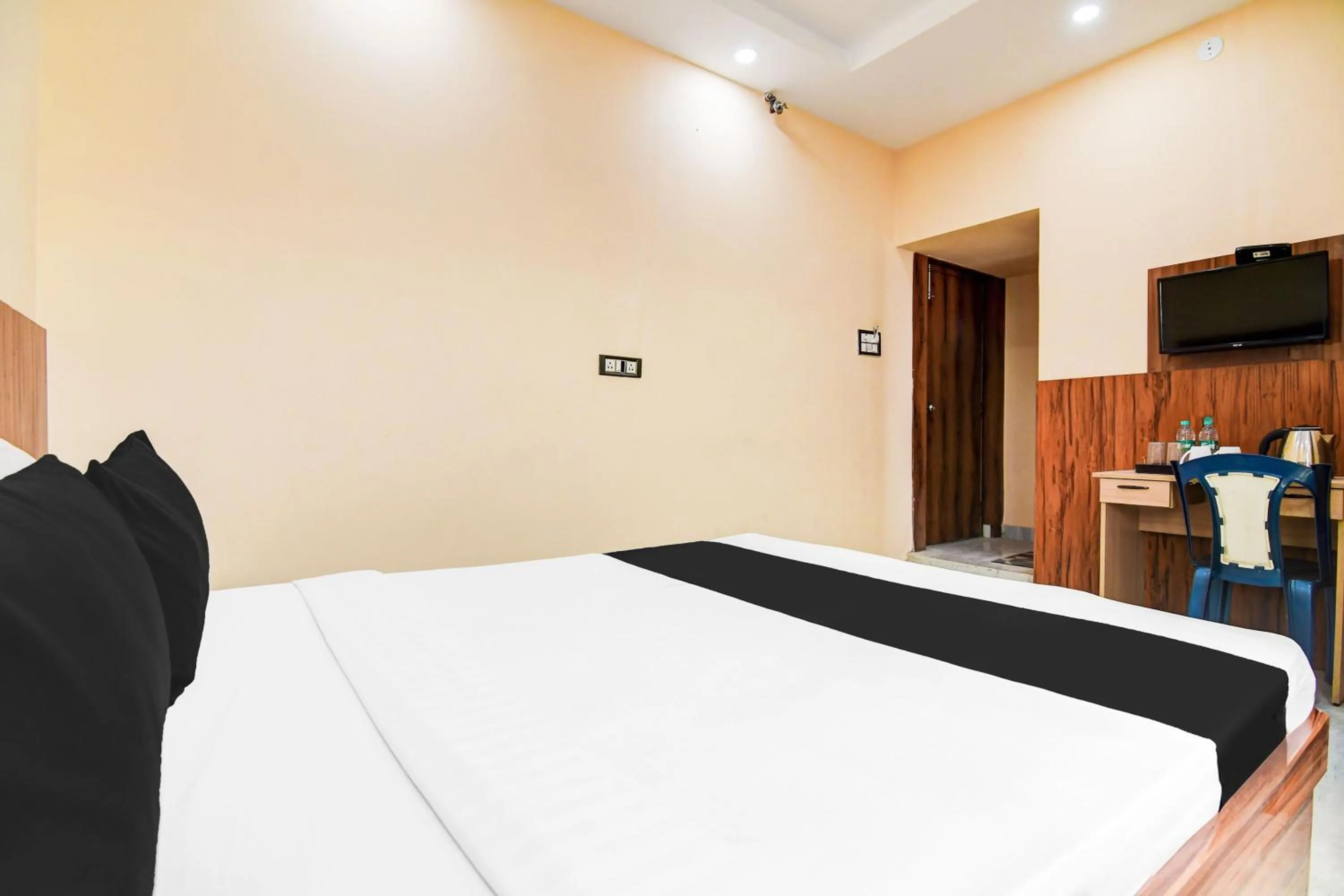 Bedroom, Bed in Super Hotel O DumDum Thana More Formerly Bimla Regency