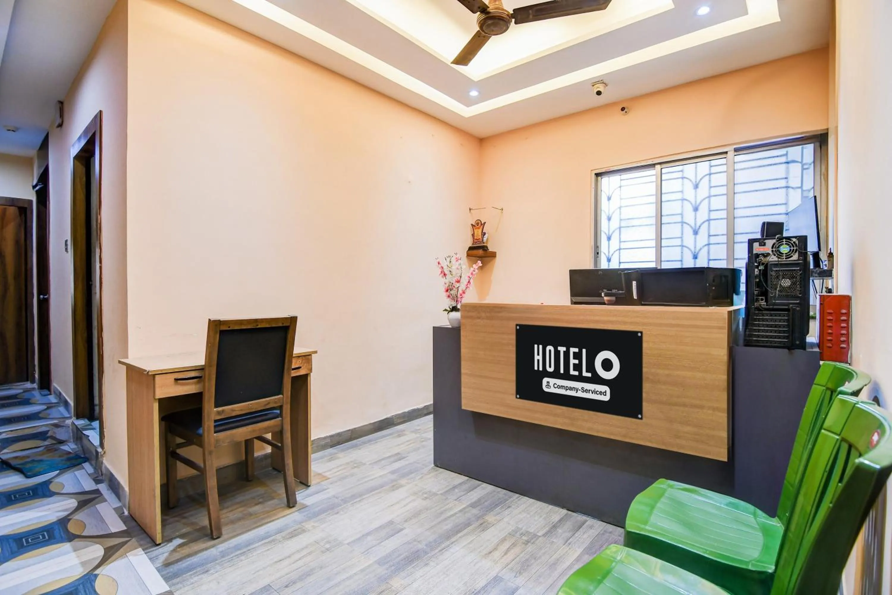 Lobby or reception in Super Hotel O DumDum Thana More Formerly Bimla Regency