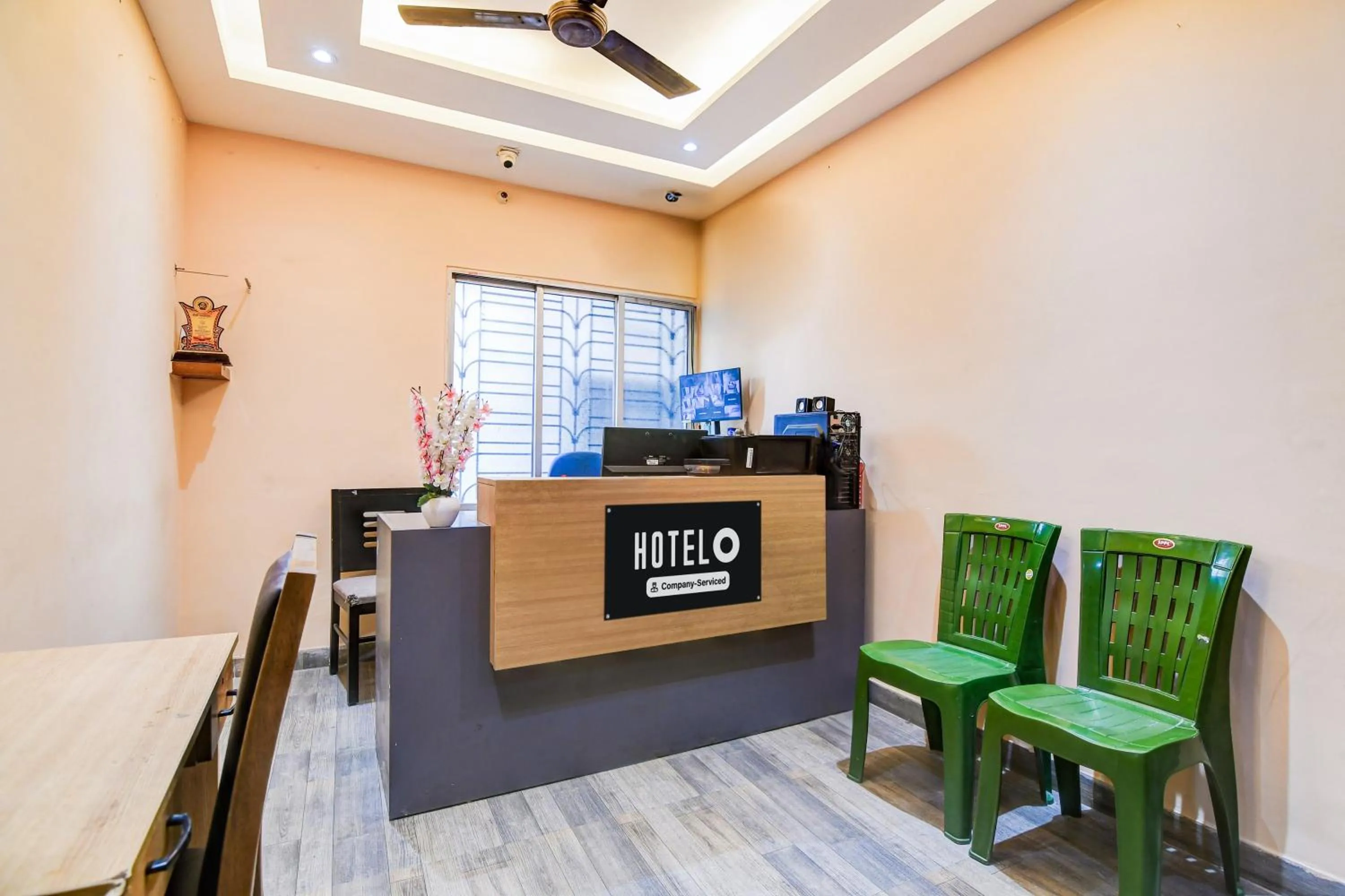 Lobby or reception in Super Hotel O DumDum Thana More Formerly Bimla Regency