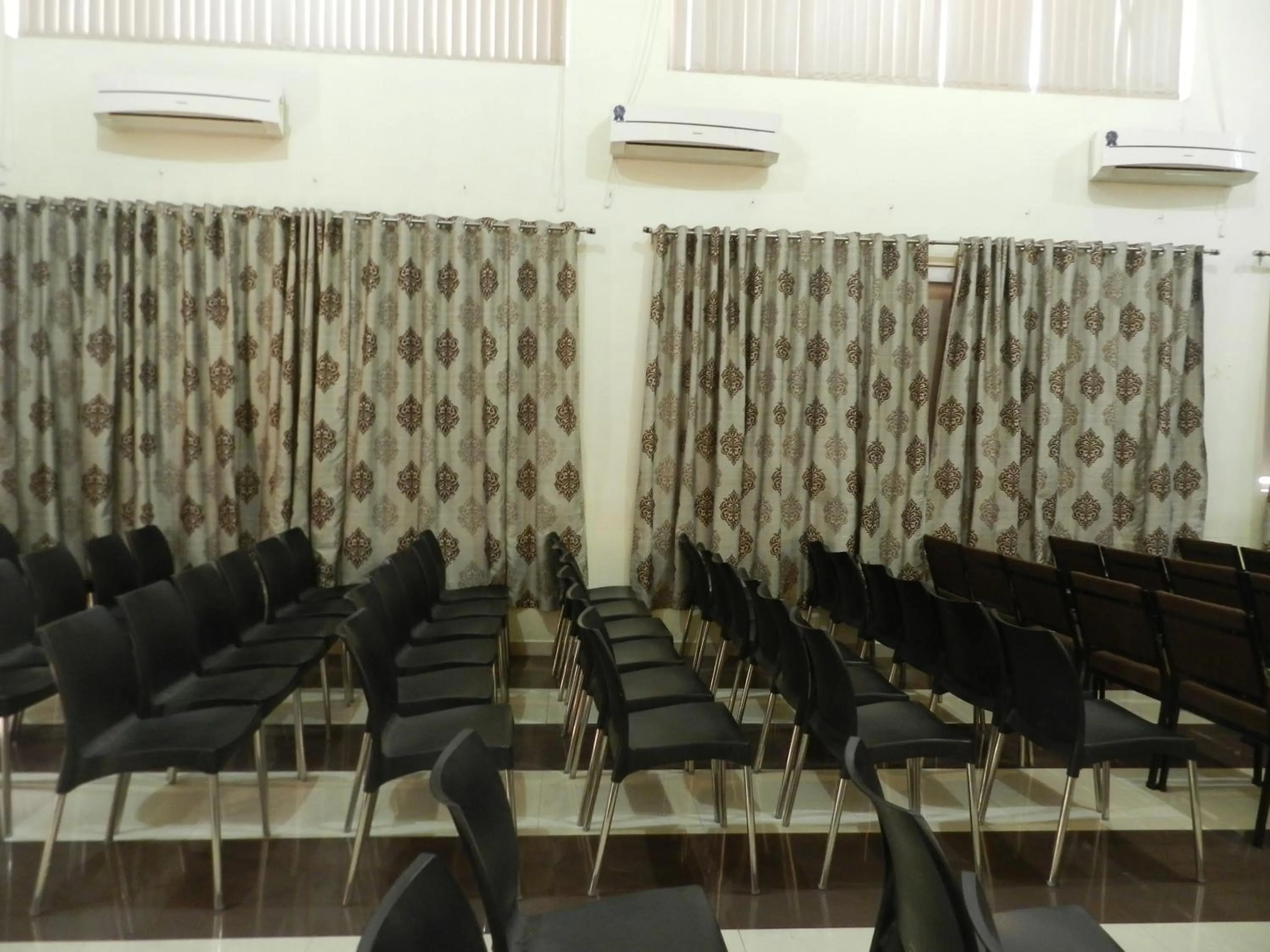 Business facilities in Hotel K Square