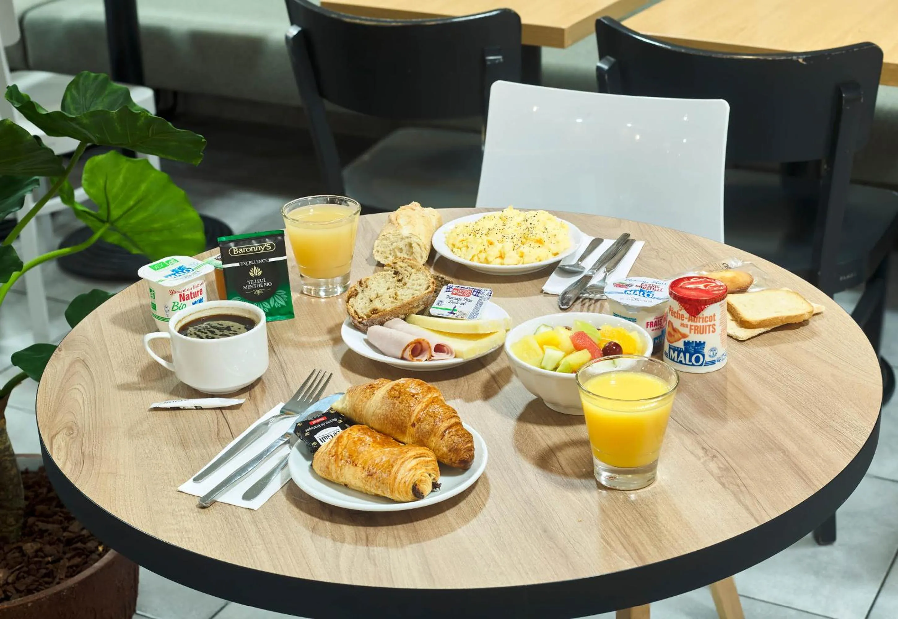 Breakfast in B&B HOTEL Paris Porte de la Villette