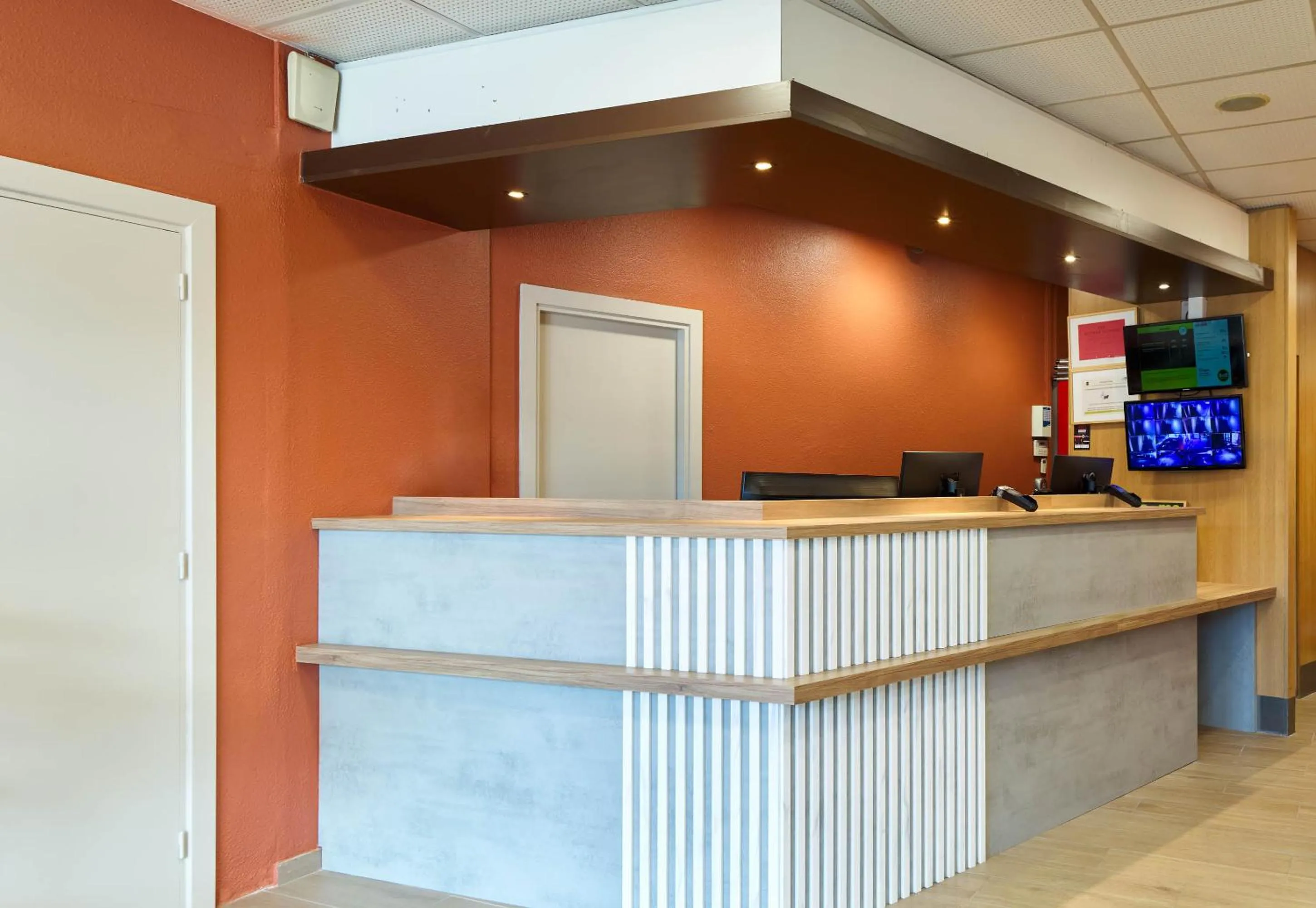 Lobby or reception in B&B HOTEL Paris Porte de la Villette