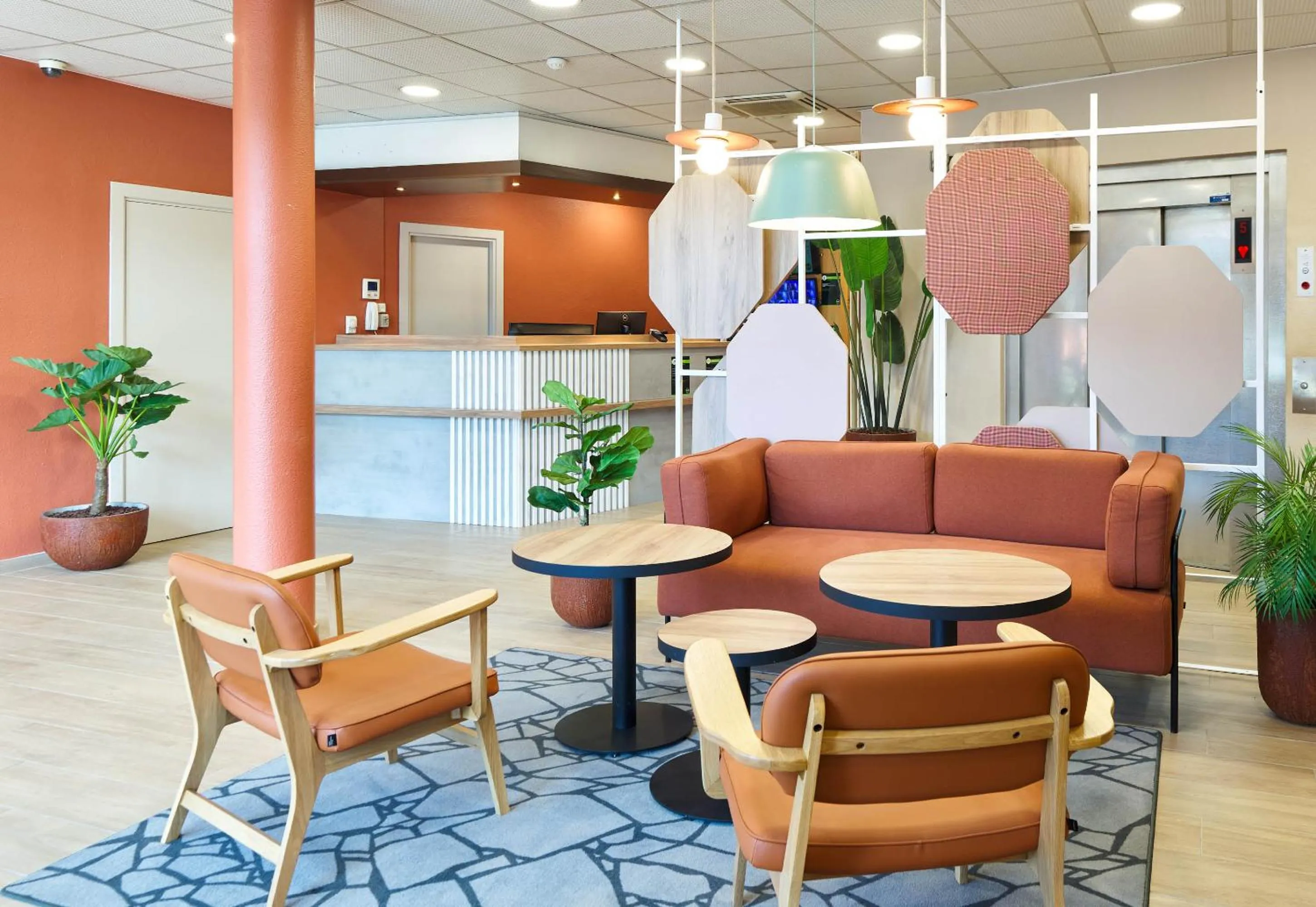 Lobby or reception in B&B HOTEL Paris Porte de la Villette