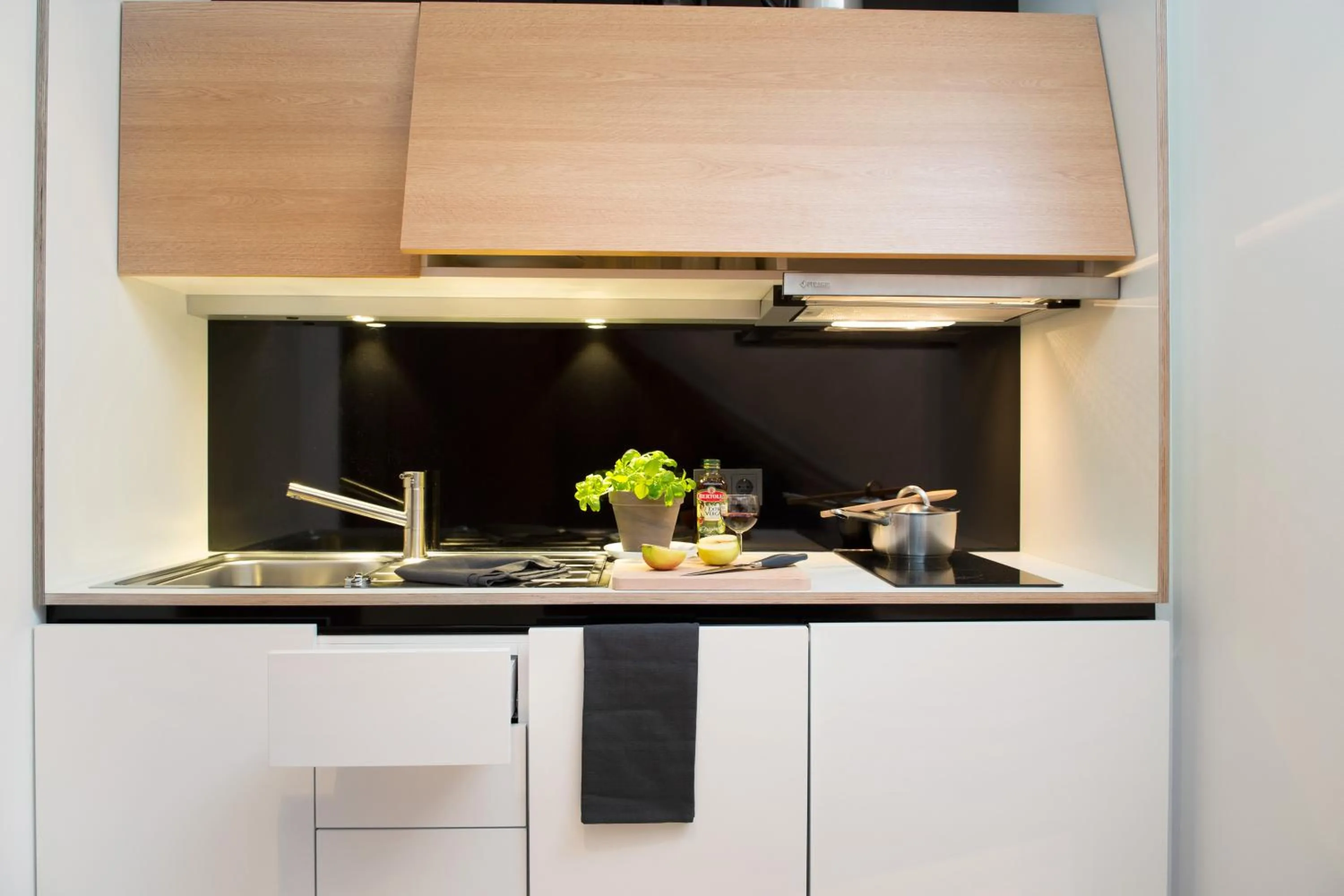 Kitchen or kitchenette in smartments Hamburg Aussenalster