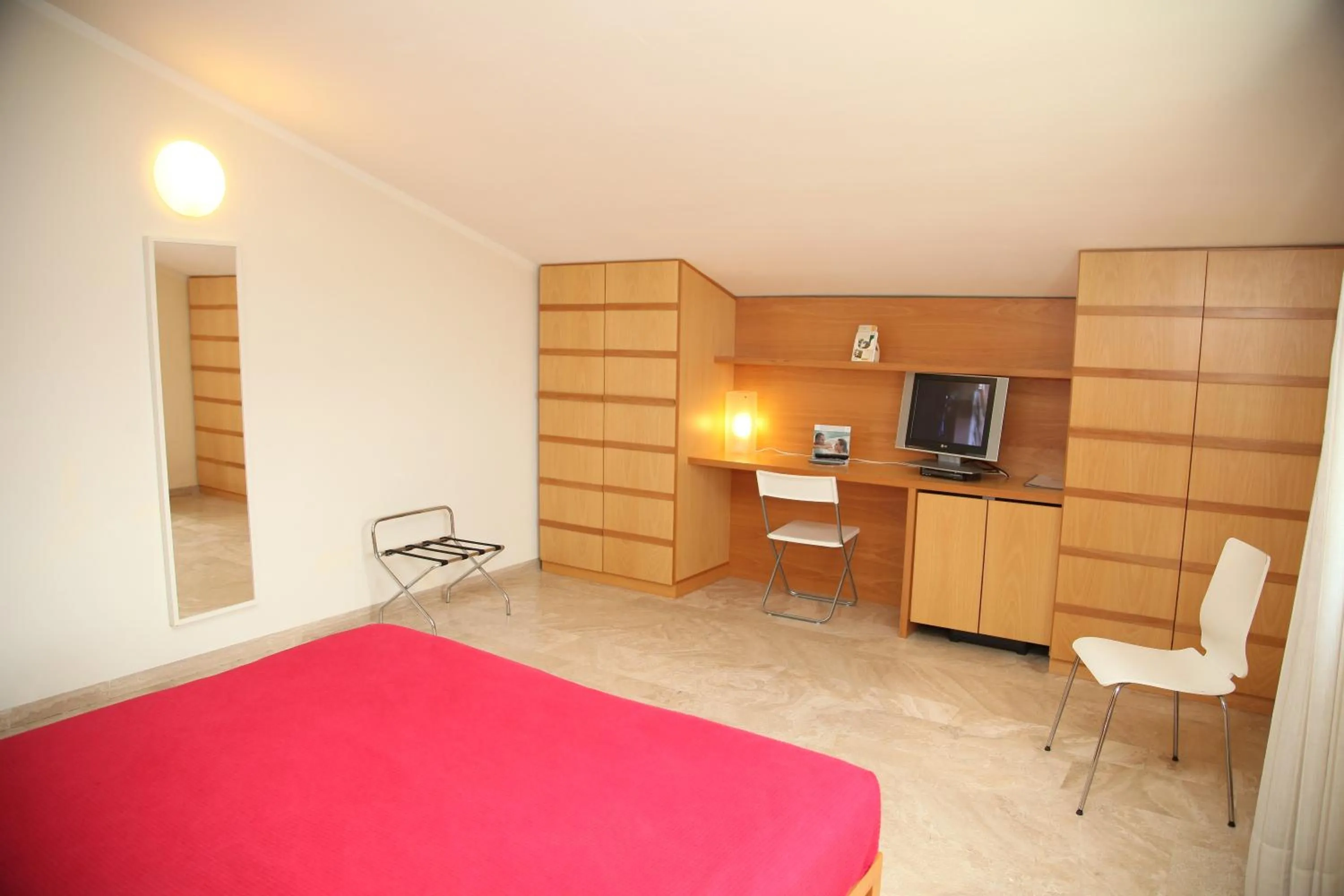 Decorative detail, Bed in Hotel Poggio Bertino