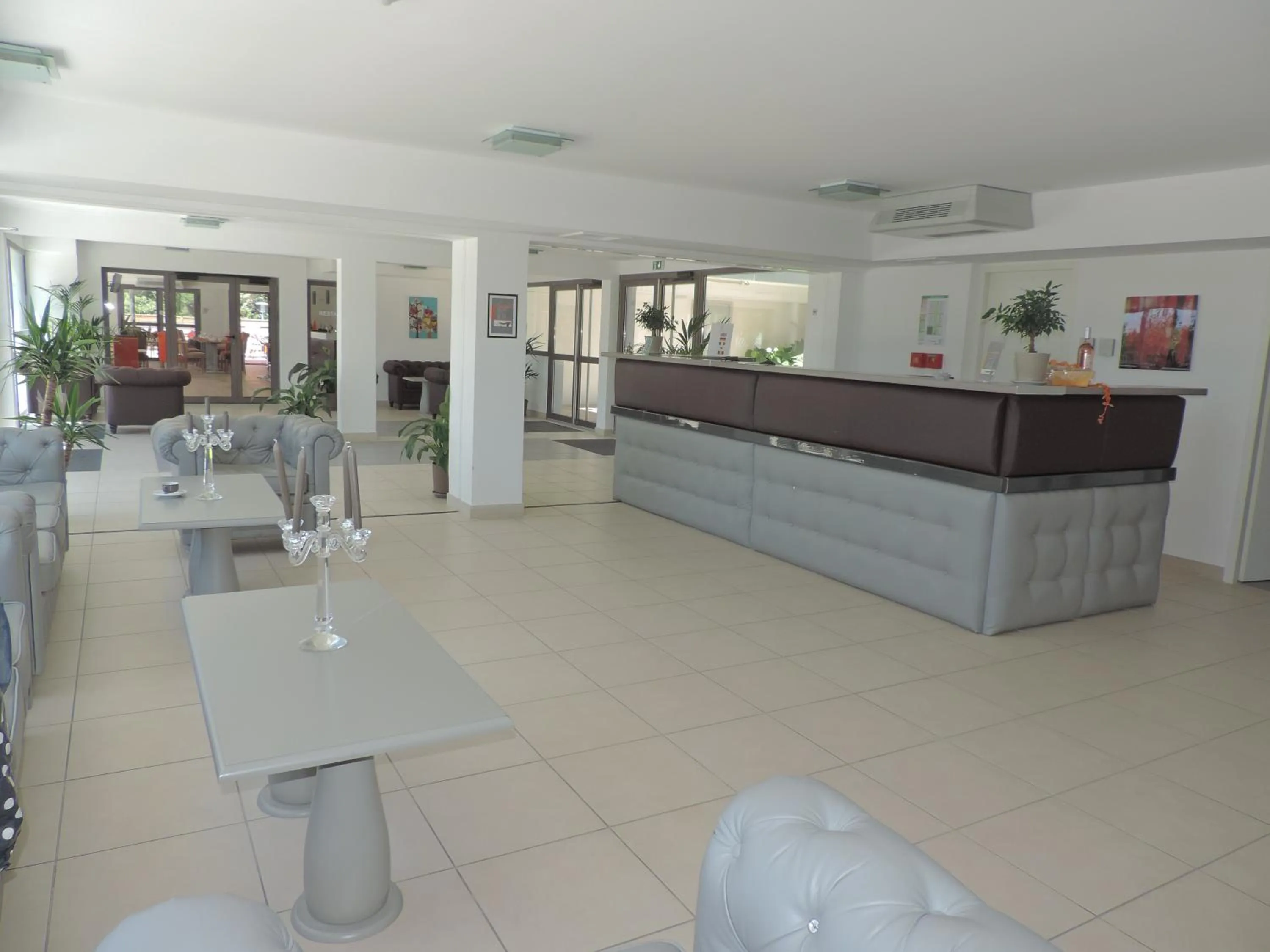 Lobby or reception in Studios Nuitée en Provence