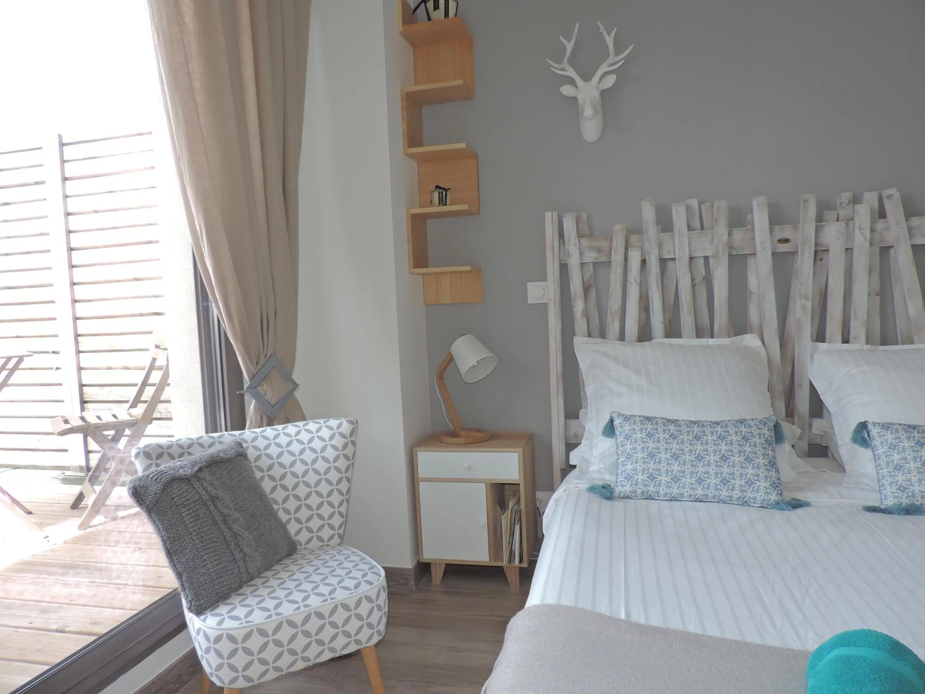 Decorative detail, Bed in Studios Nuitée en Provence